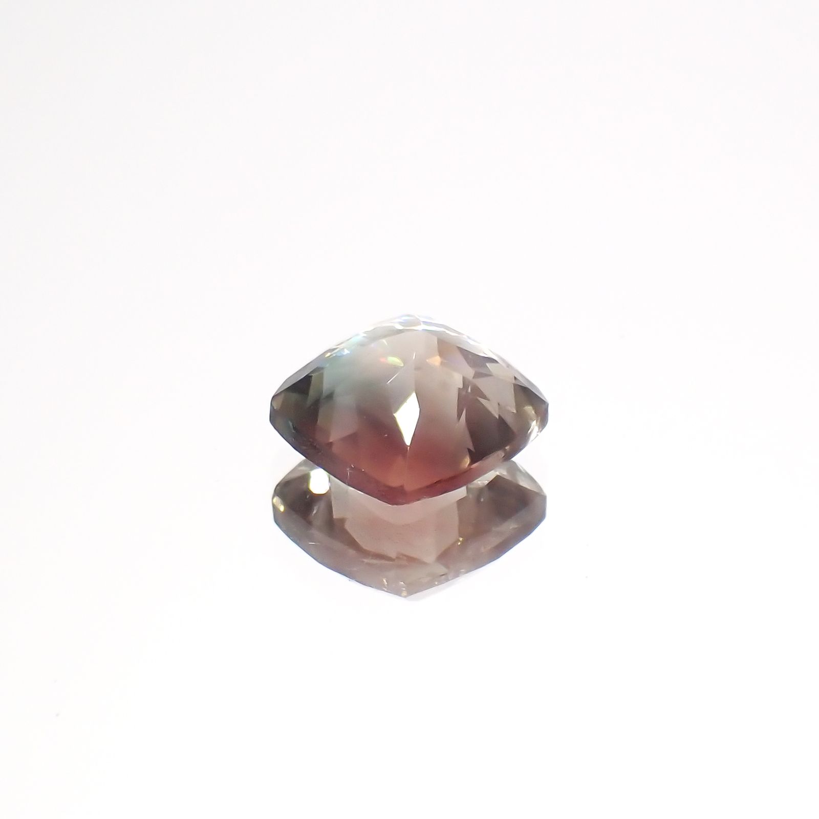 パーティカラーオレゴンサンストーン アメリカ・オレゴン州産 0.94ct[230722846]6.1x6.1mm前後