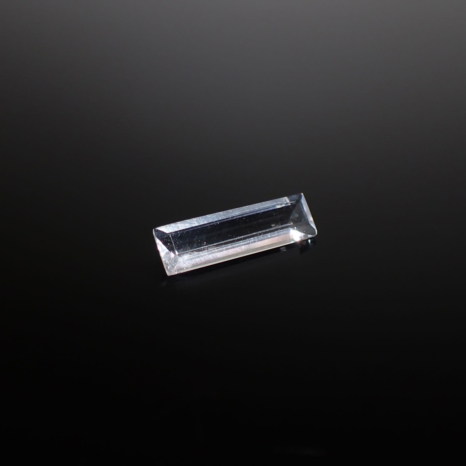 ナトロライト(宝石名ナトロライト)アメリカ・ニュージャージー州産 1.550ct ソ付(日独)[250229897]16.22x4.72mm前後