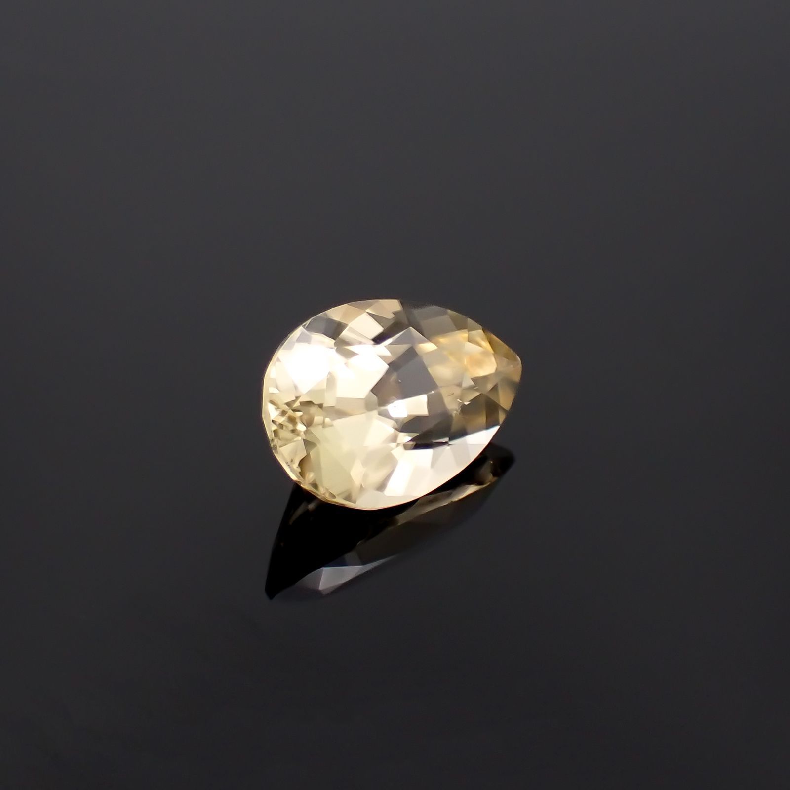 シンハライト(宝石名シンハライト)スリランカ産 3.87ct 識別済[221219702]12.8x8.2mm前後