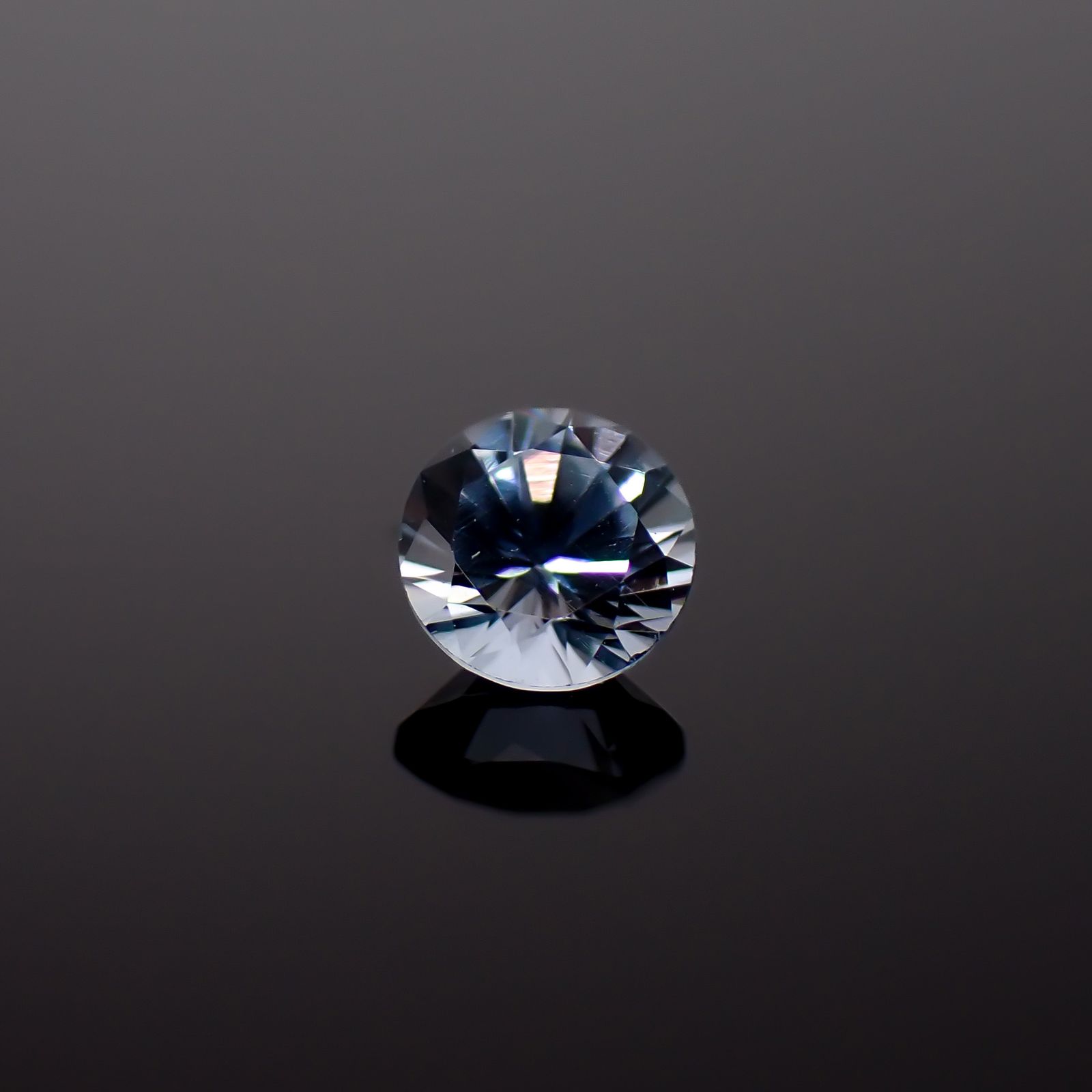 アイスブルーサファイア スリランカ/マダガスカル産 0.22ct / 3.5x3.5mm前後 [260732594]