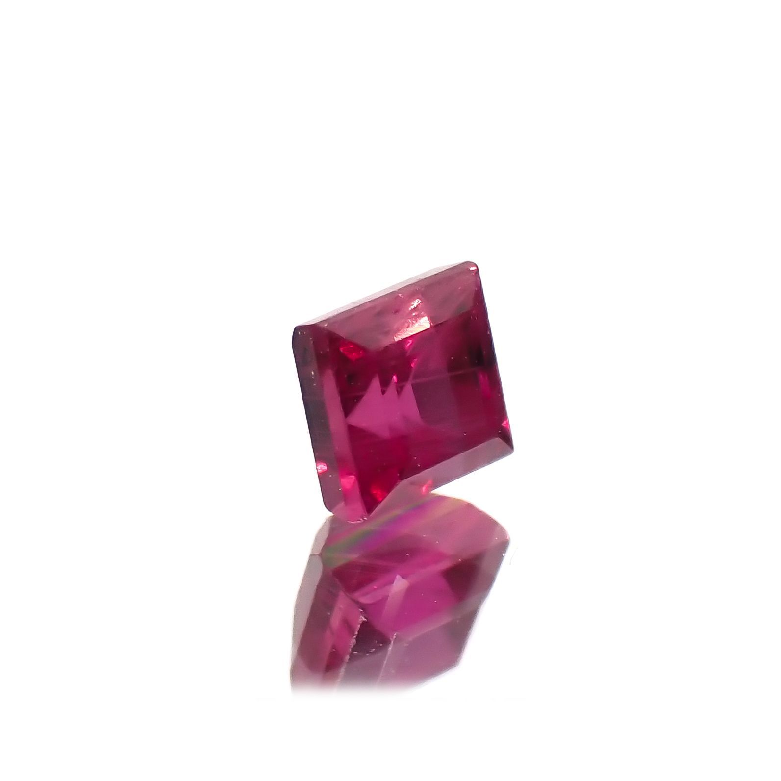 ルビー タイ/ビルマ産 0.25ct[220616362]2.8x2.8mm前後