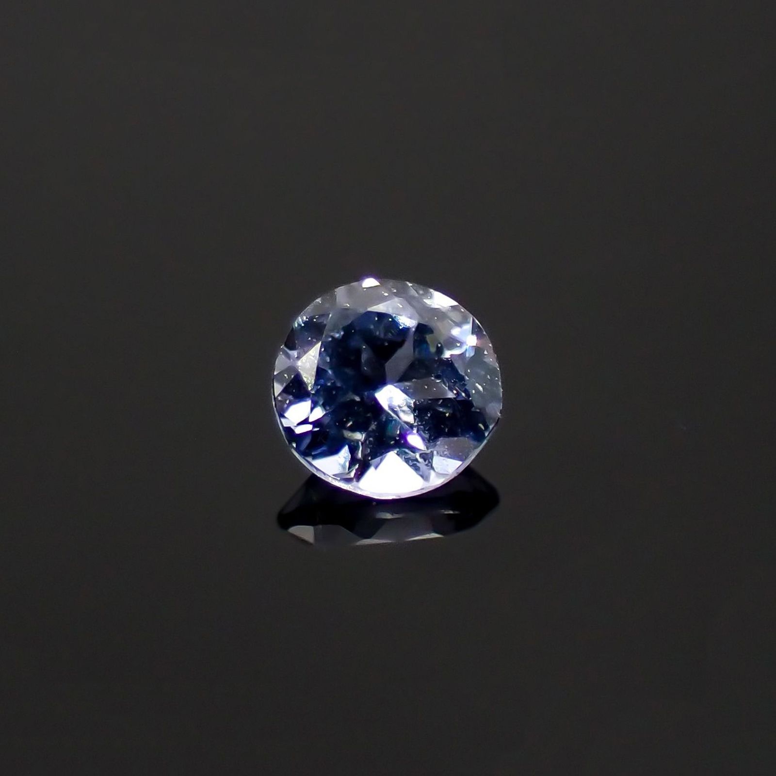 コバルトブルースピネル(宝石名ブルー・スピネル)タンザニア産 ソ付(日独) 0.086ct / 2.71x2.82mm前後 [260722546]