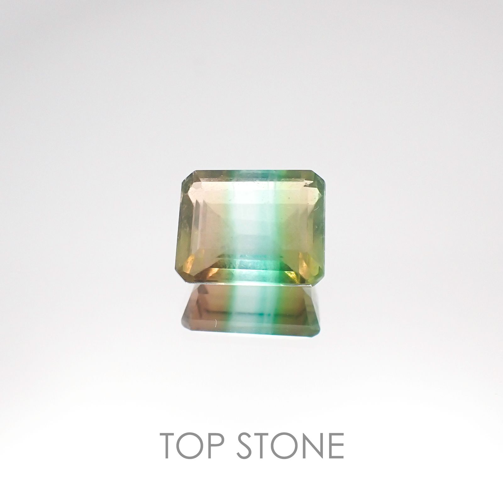バイカラーフローライト ブラジル産 ルース 4.03ct[2010107057]9.8×7.9mm前後