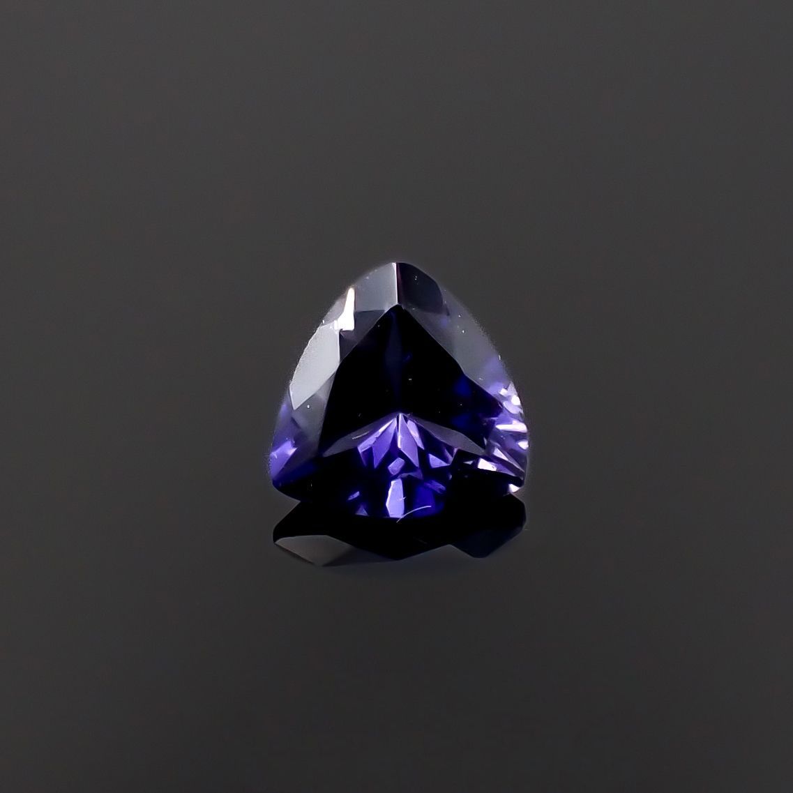 アイオライト タンザニア産 0.54ct[230321008]5.9x6mm前後