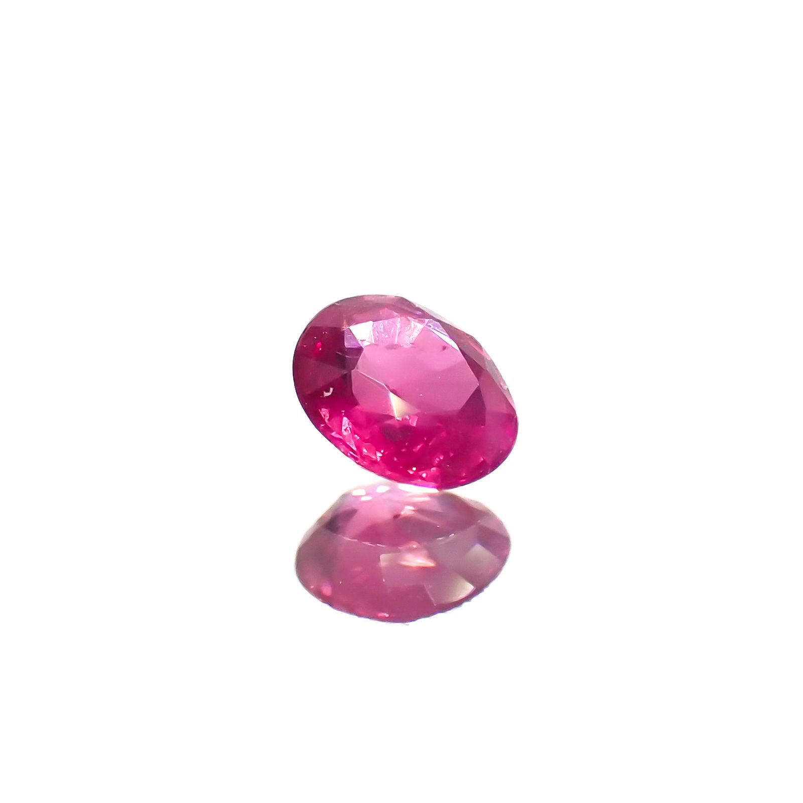 ルビー(宝石名ルビー)モザンビーク産 0.23ct 識別済[220616086]3.9x3.4mm前後