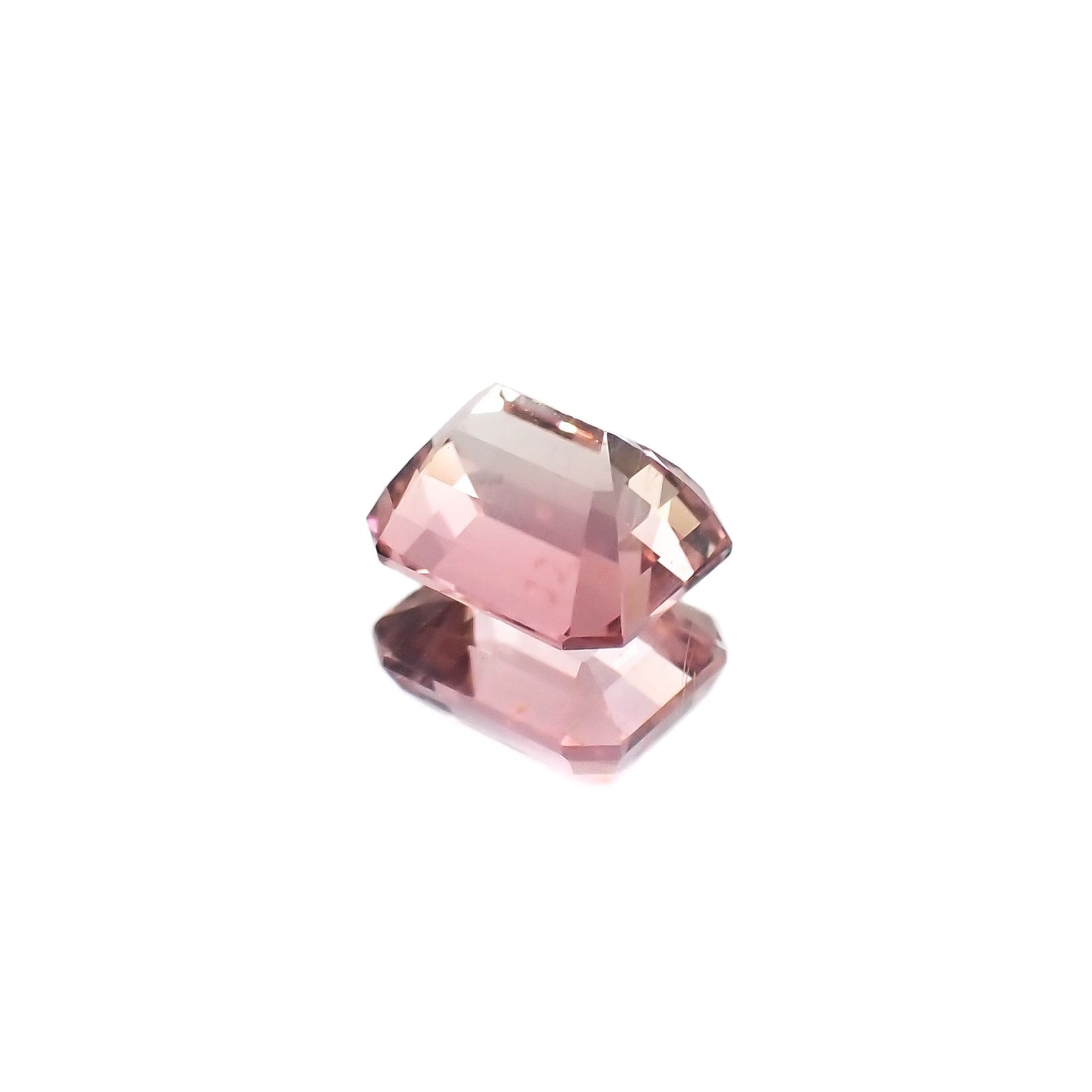 ピンクトルマリン(宝石名ピンク・トルマリン) ルワンダ産 1.170ct ソ付(彩珠)[250711592]6.6×5.3mm前後