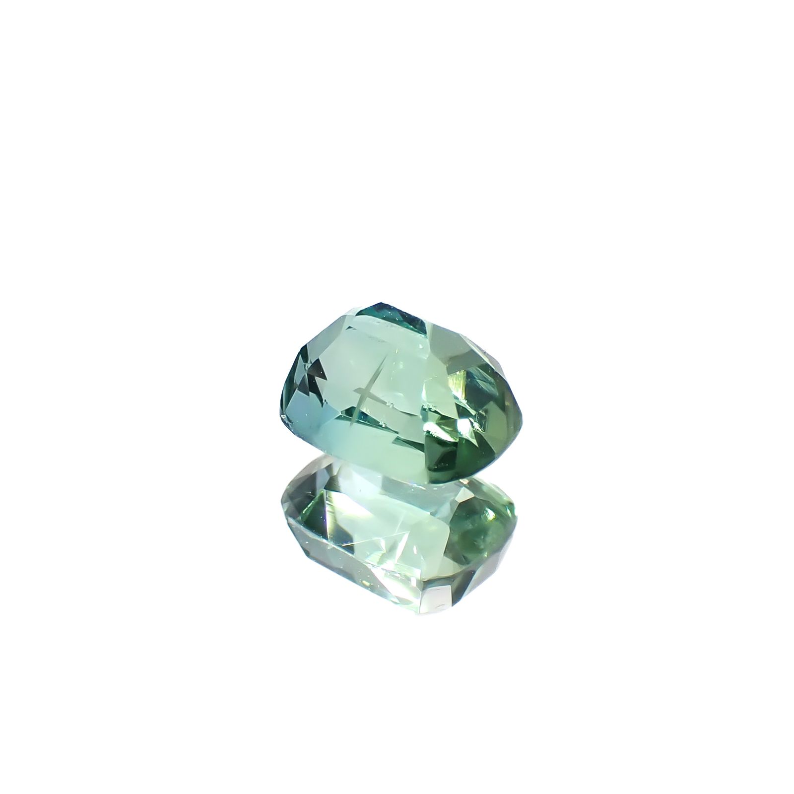 グリーントルマリン(宝石名トルマリン)アフガニスタン産 0.96ct 識別済[240527791]6.2x4.9mm前後