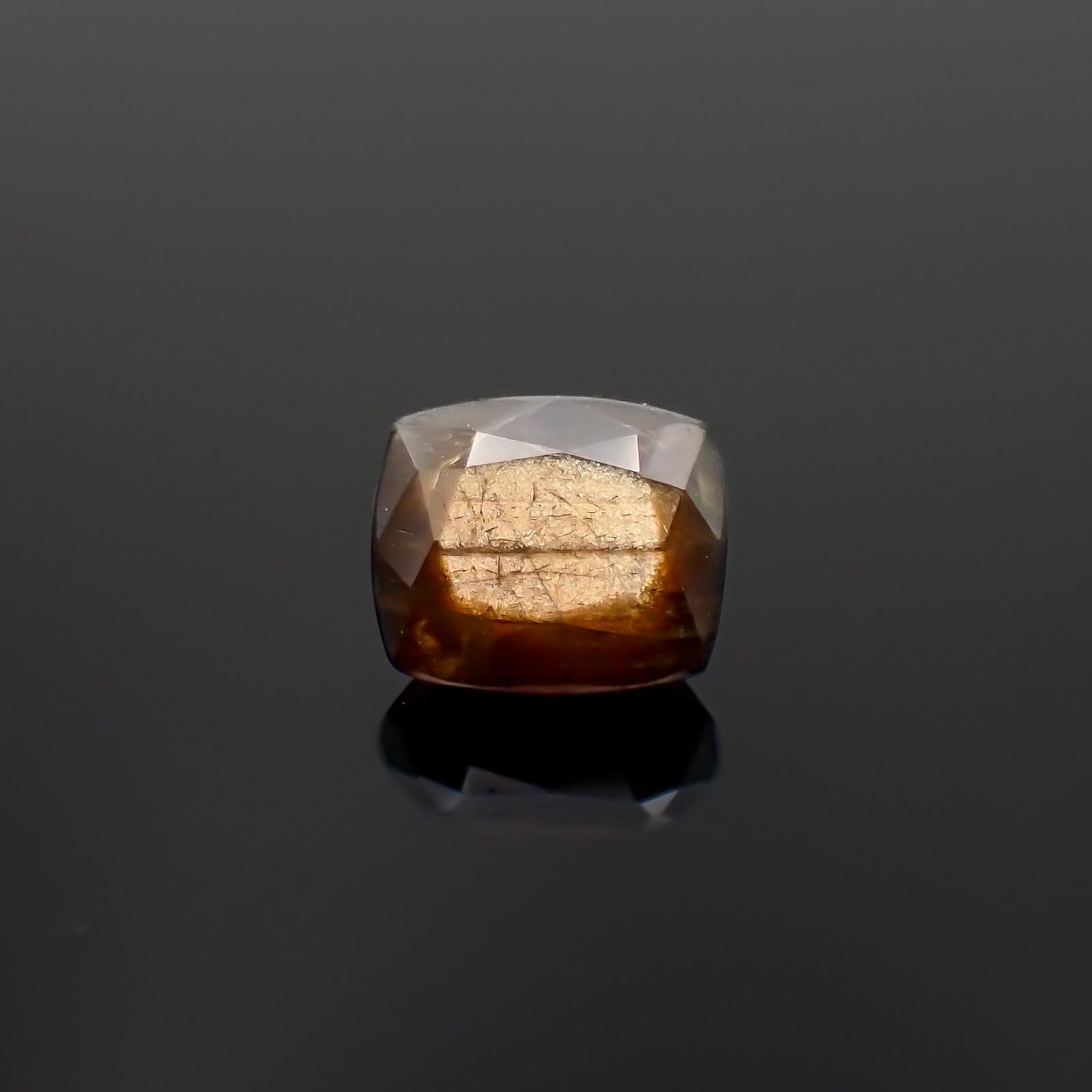 ゴールドシーンサファイア非加熱 ケニア産 1.51ct[230321332]6.4x5.3mm前後