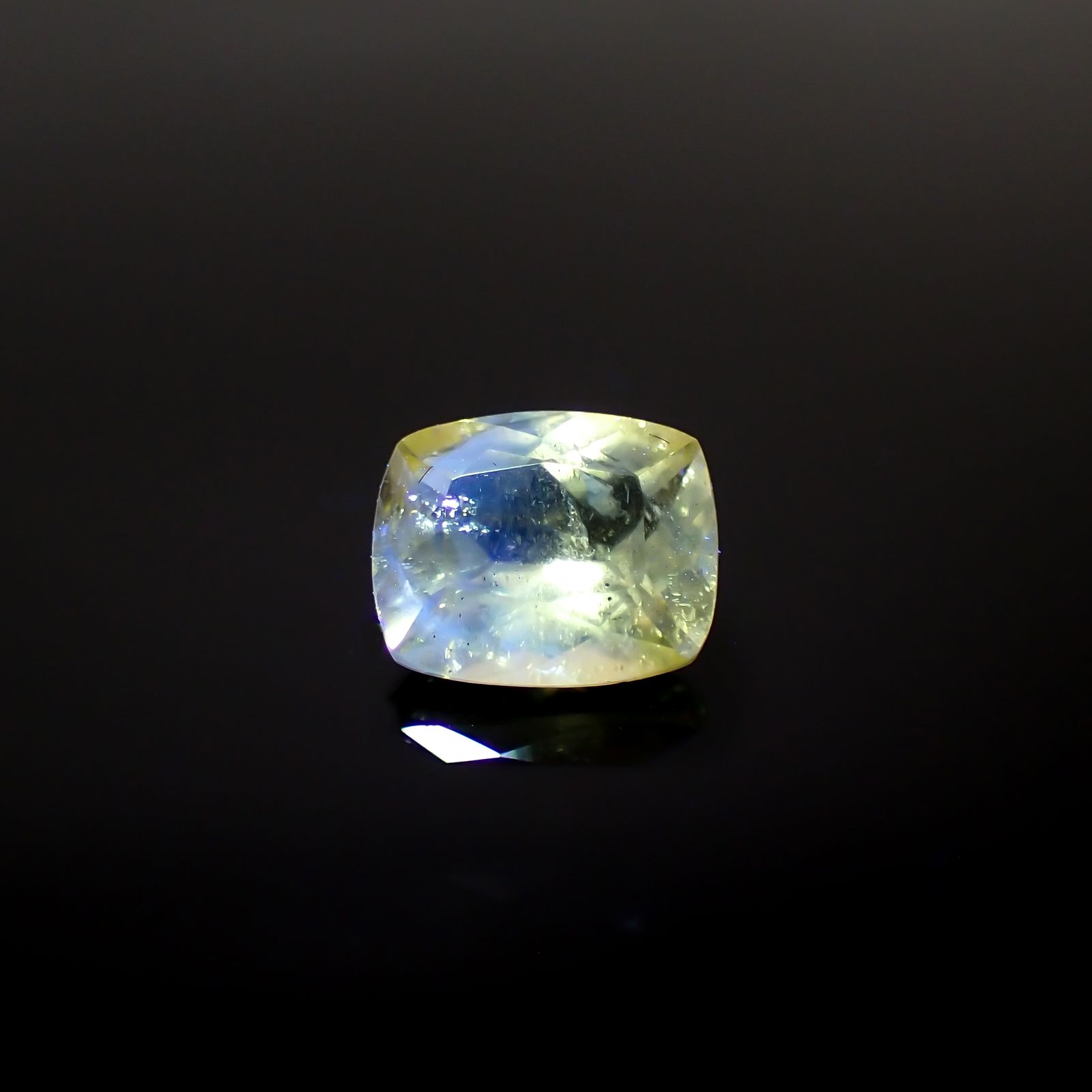 コンドロダイト(宝石名コンドロダイト)タンザニア産 1.076ct ソ付(彩珠)[231023774]6.8x5.6mm前後