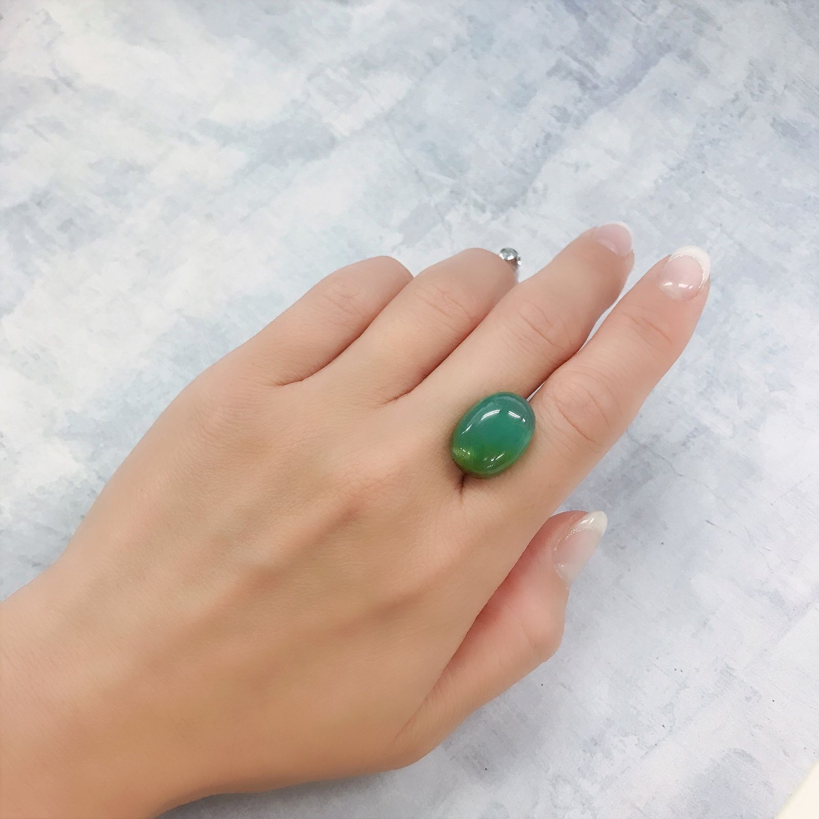 ジェムシリカ(宝石名クリソコーラ・カルセドニー)ペルー産 12.22ct 識別済[220716982]17.7x12.9mm前後