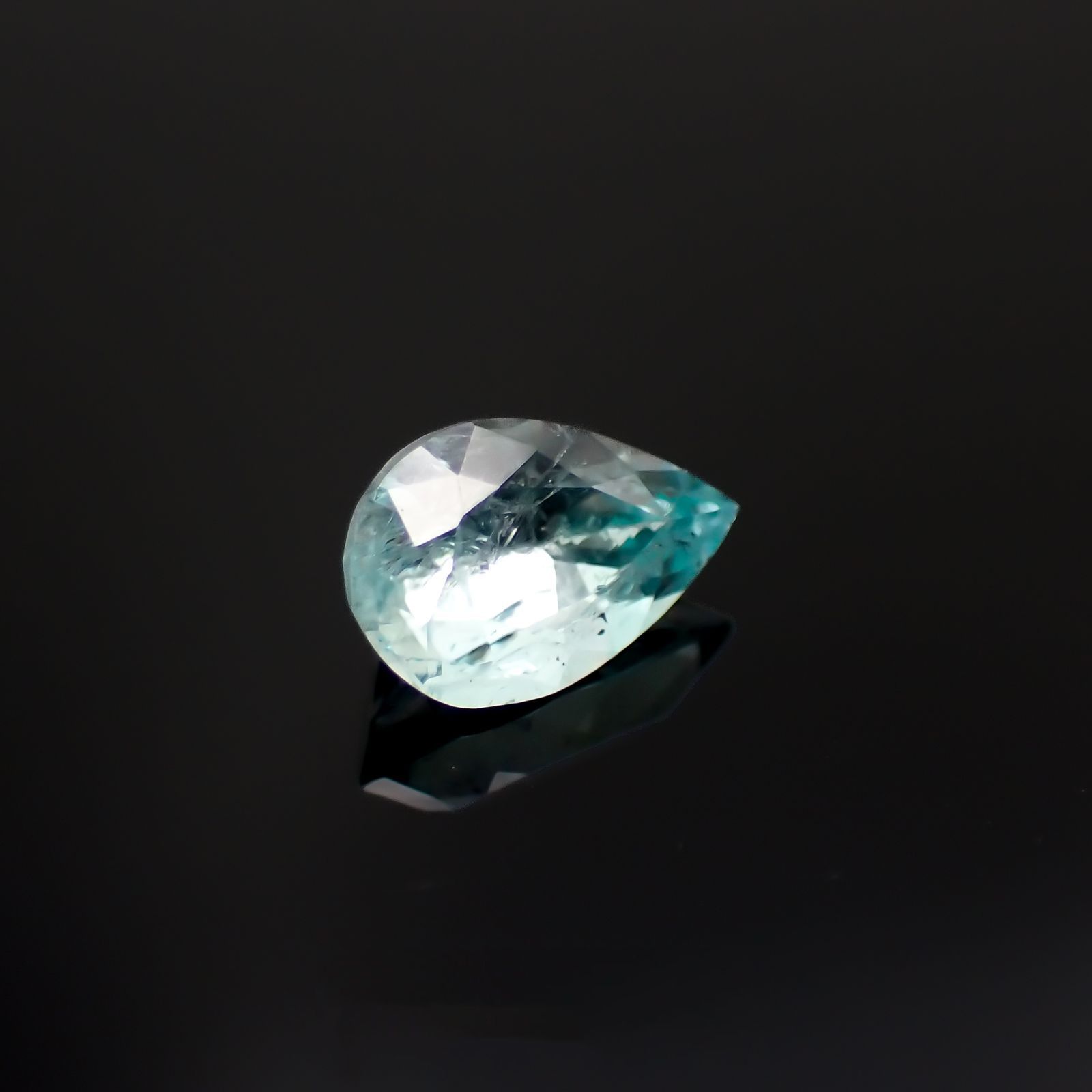 ユークレース(宝石名ブルー・ユークレース)コロンビア産 0.565ct ソ付(彩珠)[221018849]6.8x4.3mm前後