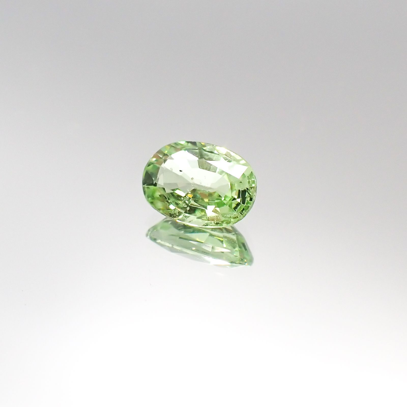 ミントガーネット(宝石名グリーン グロッシュラー・ガーネット)タンザニア・メレラニ鉱山産 1.22ct 識別済[230622486]7.8x5.6mm前後