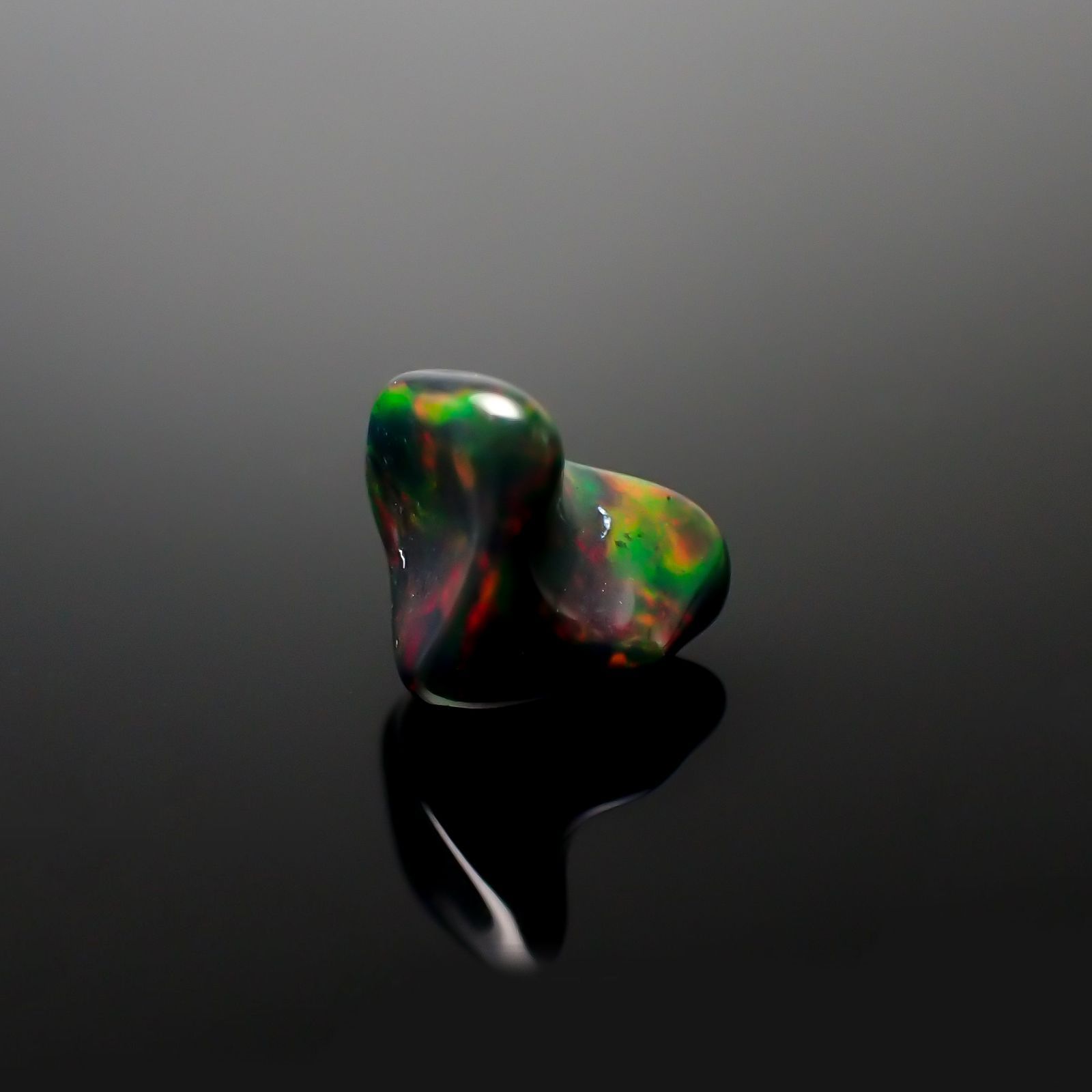 ◇バロック型◇ブラックオパール(宝石名オパール/加熱処理) エチオピア産 1.36ct 識別済[210913250]9.1×7.3mm前後