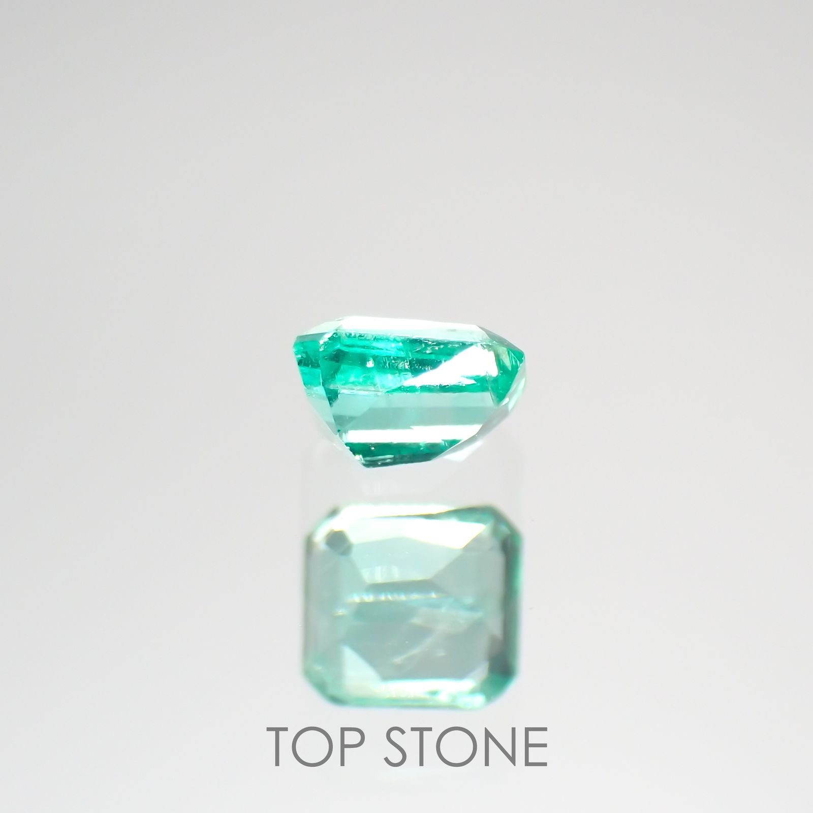エメラルド(宝石名エメラルド) コロンビア産 0.15ct 識別済[201812832]3.2×3mm前後