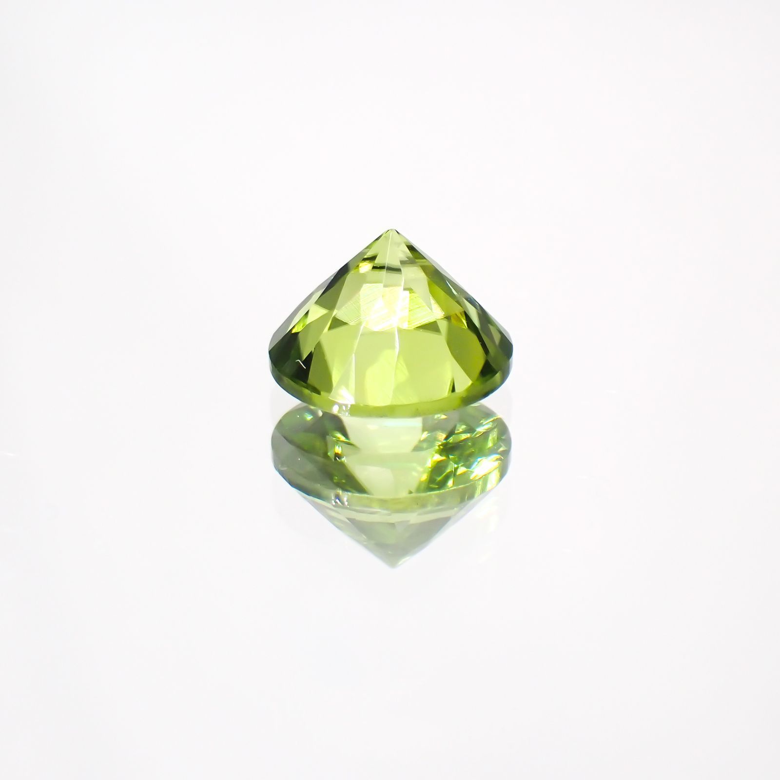 ペリドット(宝石名ペリドット) パキスタン産 ルース 1.39ct 識別済[211013088]6.9×6.9mm前後