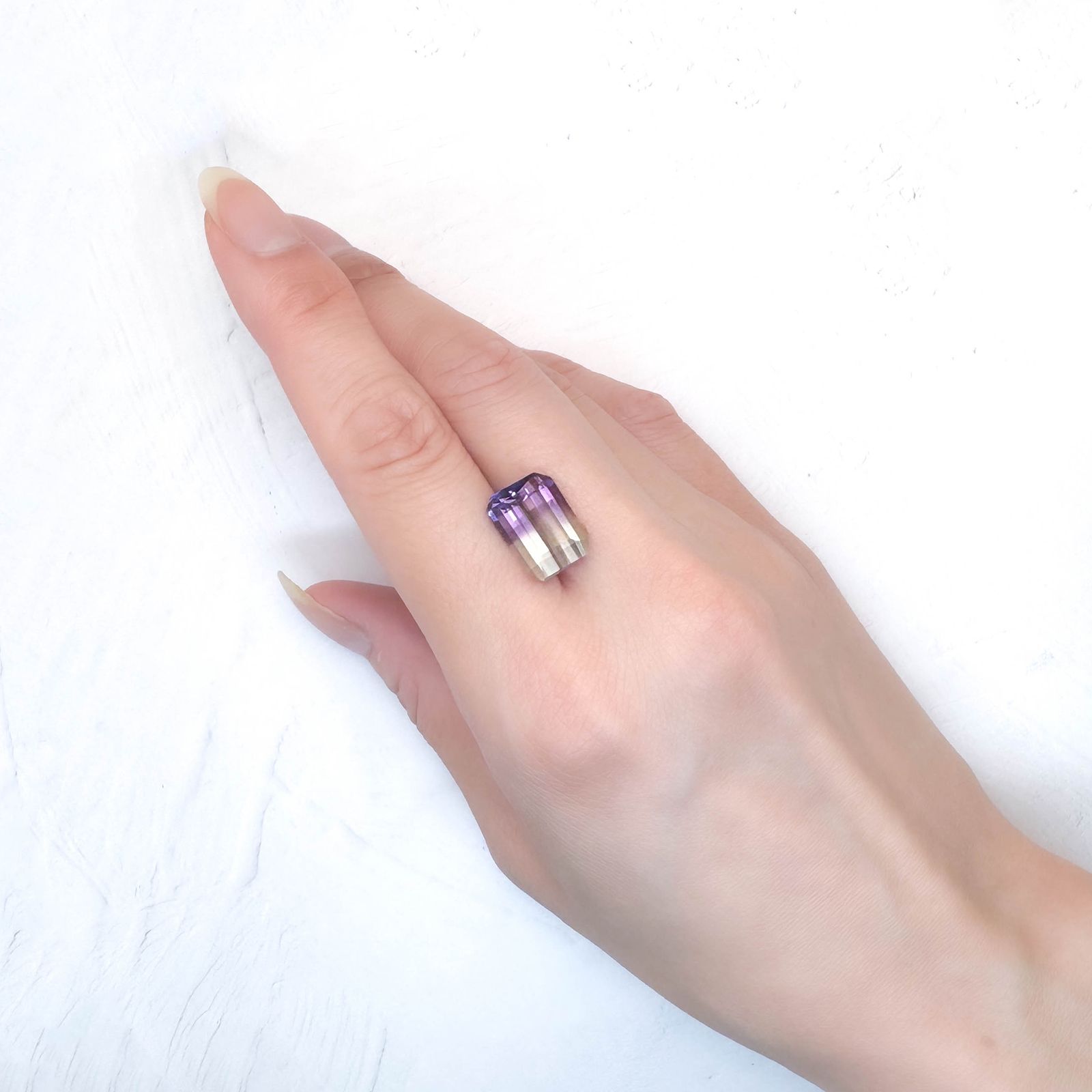 アワーグラスアメジスト モロッコ産 7.17ct / 13.7x9.7mm前後 [251031275]