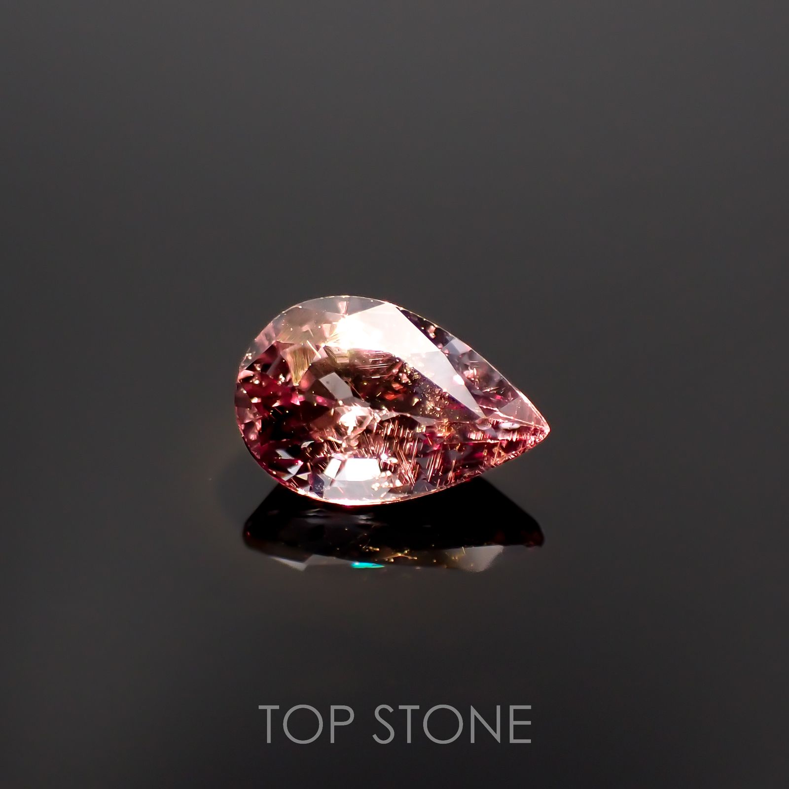 カラーチェンジガーネット アレキタイプ(宝石名ガーネット)マダガスカル・ベキリー産 0.80ct 識別済[221219613]7.1x4.6mm前後
