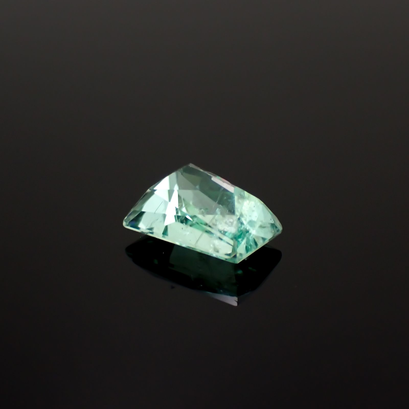 ◇カスタムカット◇パライバトルマリン(宝石名トルマリン/別名パライバ・トルマリン)モザンビーク産 2.098ct ソ付(宝貴協)[230421881]8.55x6.89mm前後