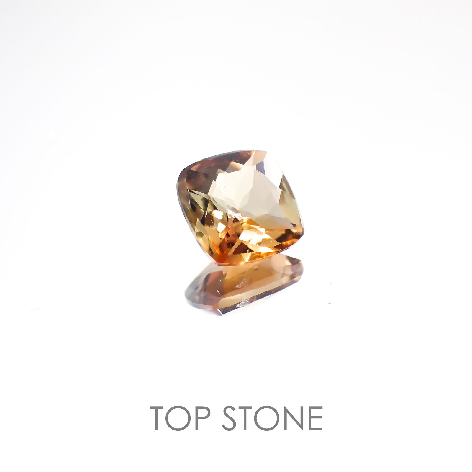 バイカラーアンダリュサイト スリランカ産 ルース 0.58ct[20117463]5.3×5.3mm前後