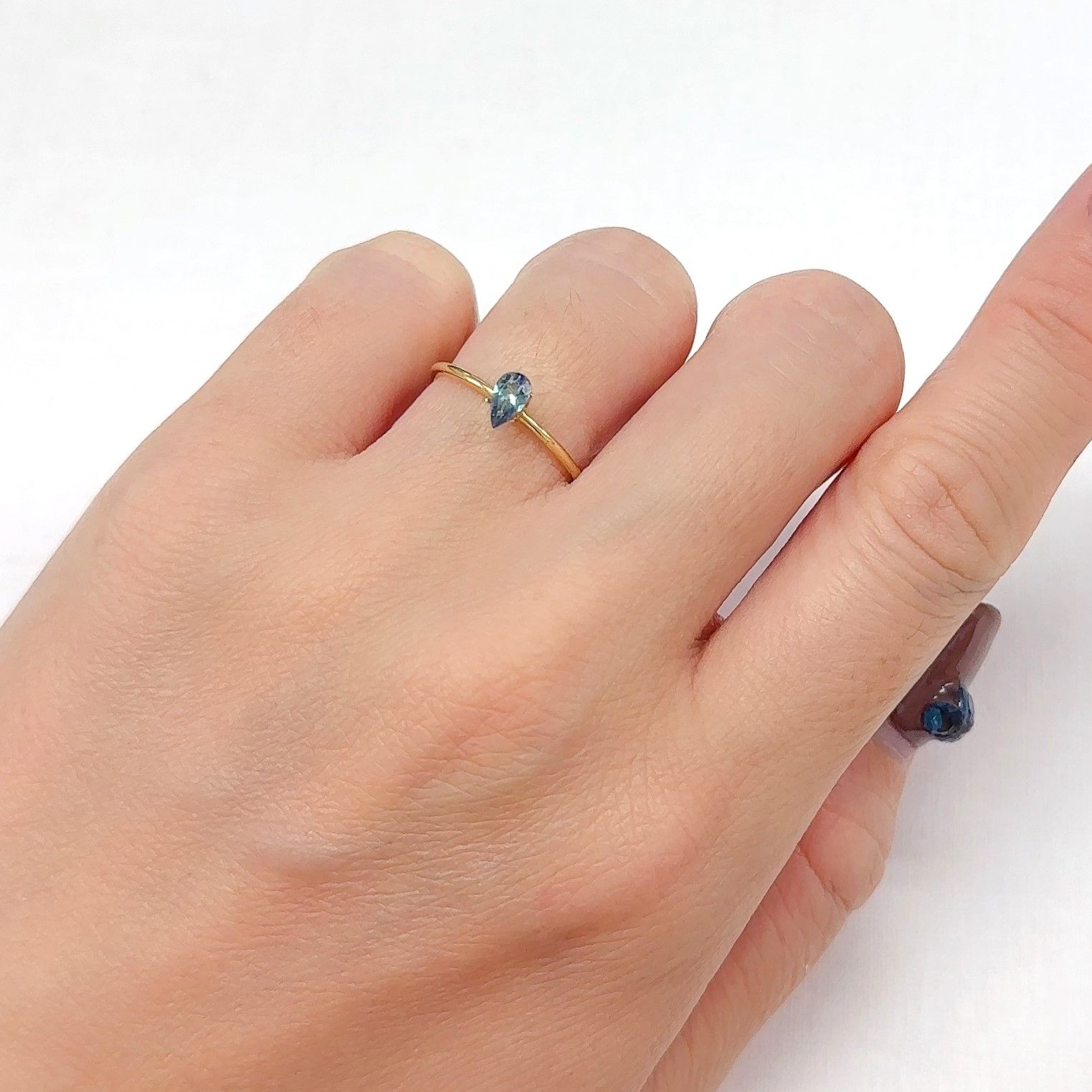 ブルーグリーンコーネルピン(宝石名ブルーグリーン・コーネルピン)タンザニア産 0.24ct 識別済[240527684]5.6x3.2mm前後