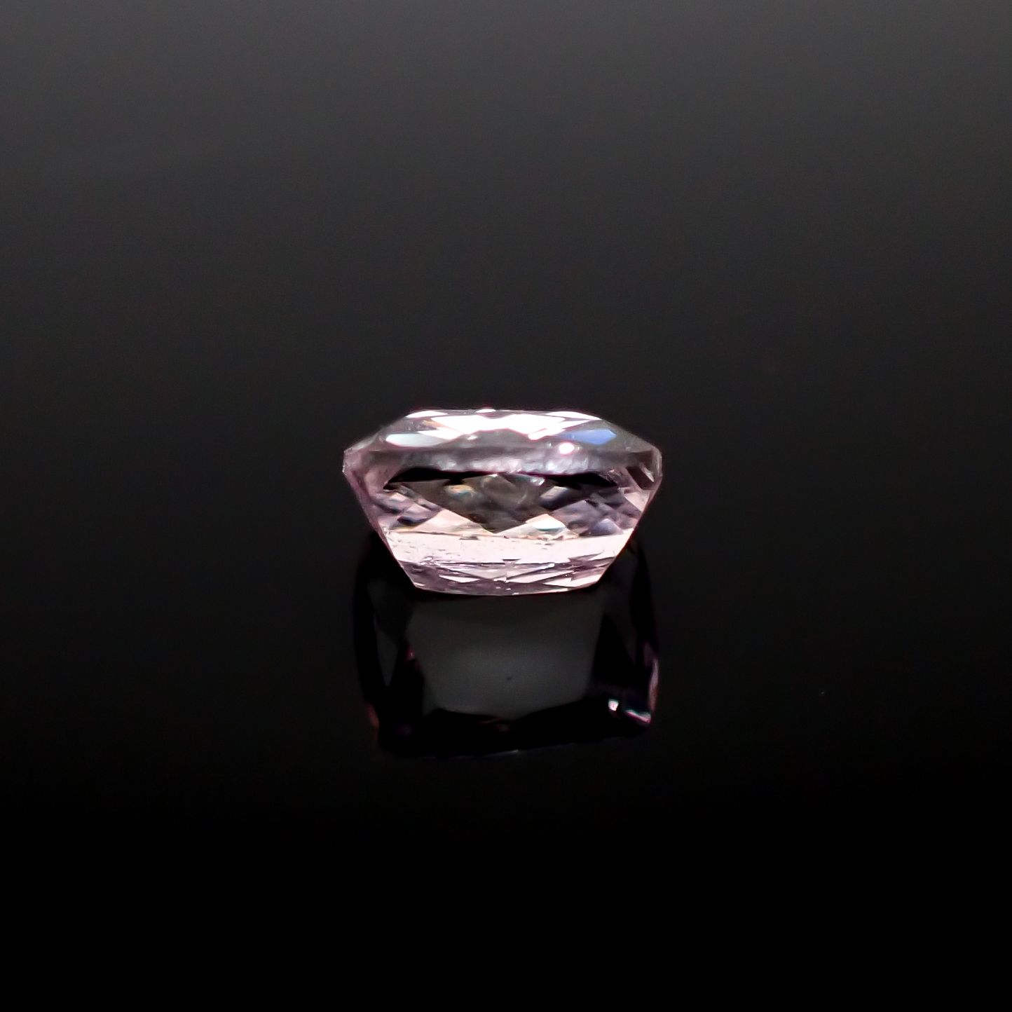 ピンクゾイサイト(宝石名ピンク・ゾイサイト)タンザニア産 0.620ct ソ付(彩珠)[241129502]5.3x4.3mm前後