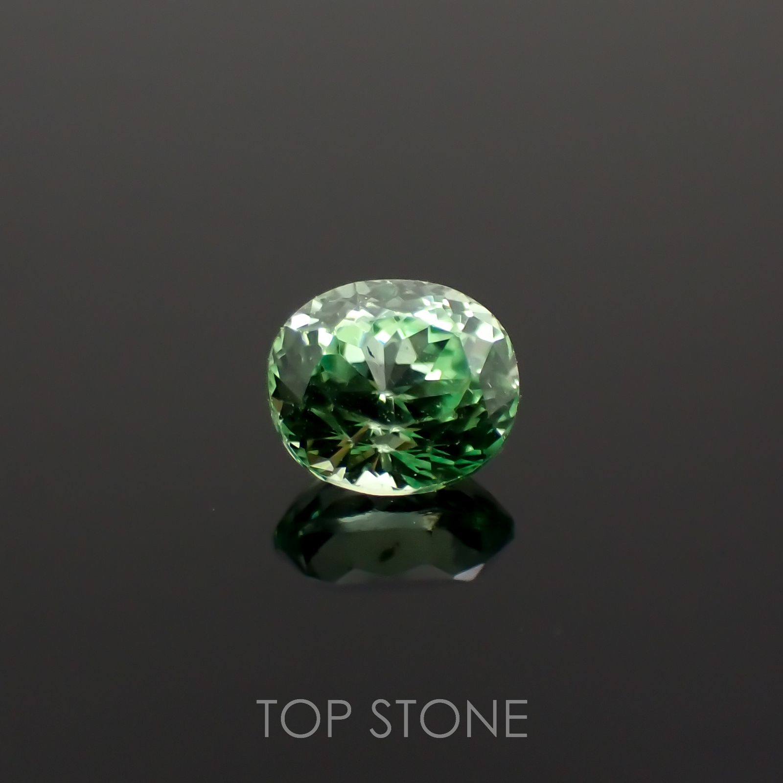 ミントガーネット(宝石名グリーン グロッシュラー・ガーネット)タンザニア産 0.51ct 識別済[221018626]4.8x4.1mm前後