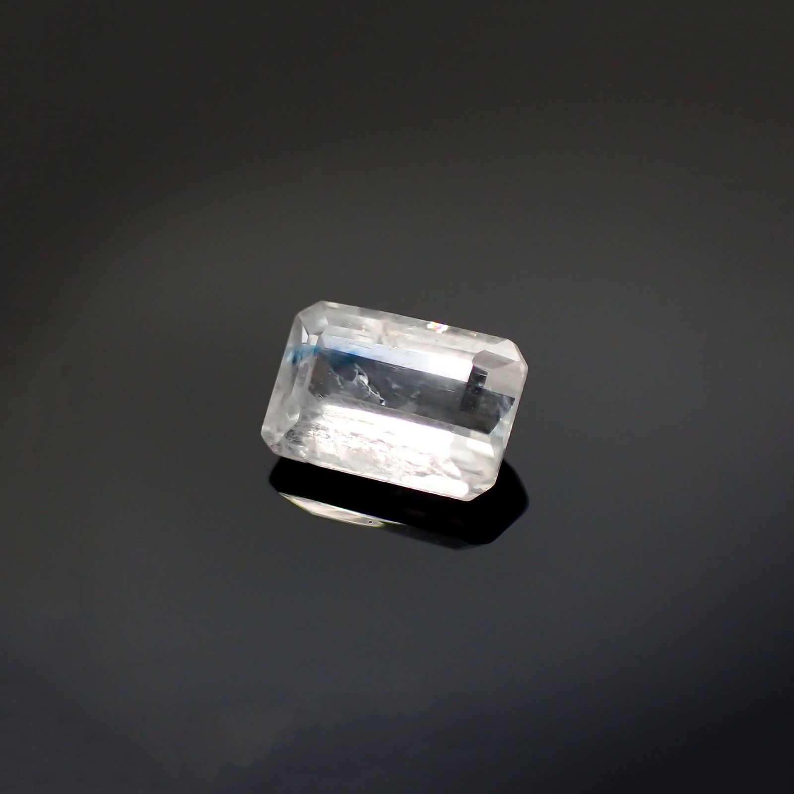 ユークレース(宝石名ユークレース)ブラジル産 0.930ct ソ付(彩珠)[230522048]7x4.6mm前後