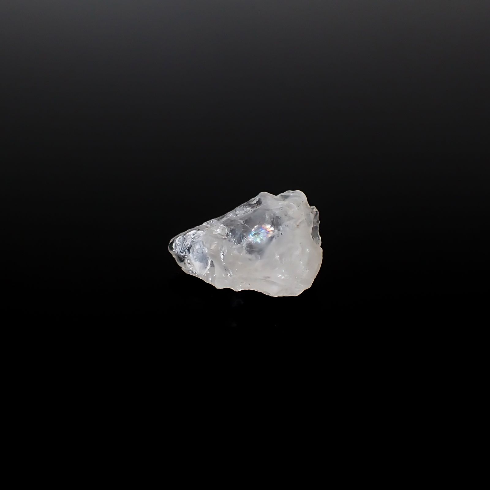 フェナカイト原石 ロシア産 3.79ct / 13.4x9.8mm前後 [260532179]