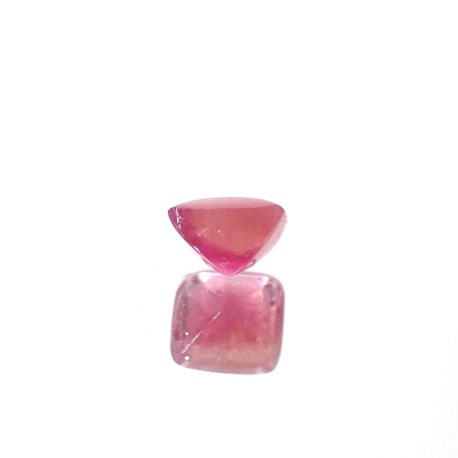 ◇バフカット◇レッドベリル アメリカ・ユタ州産 0.22ct[231023765]3.8x3.5mm前後
