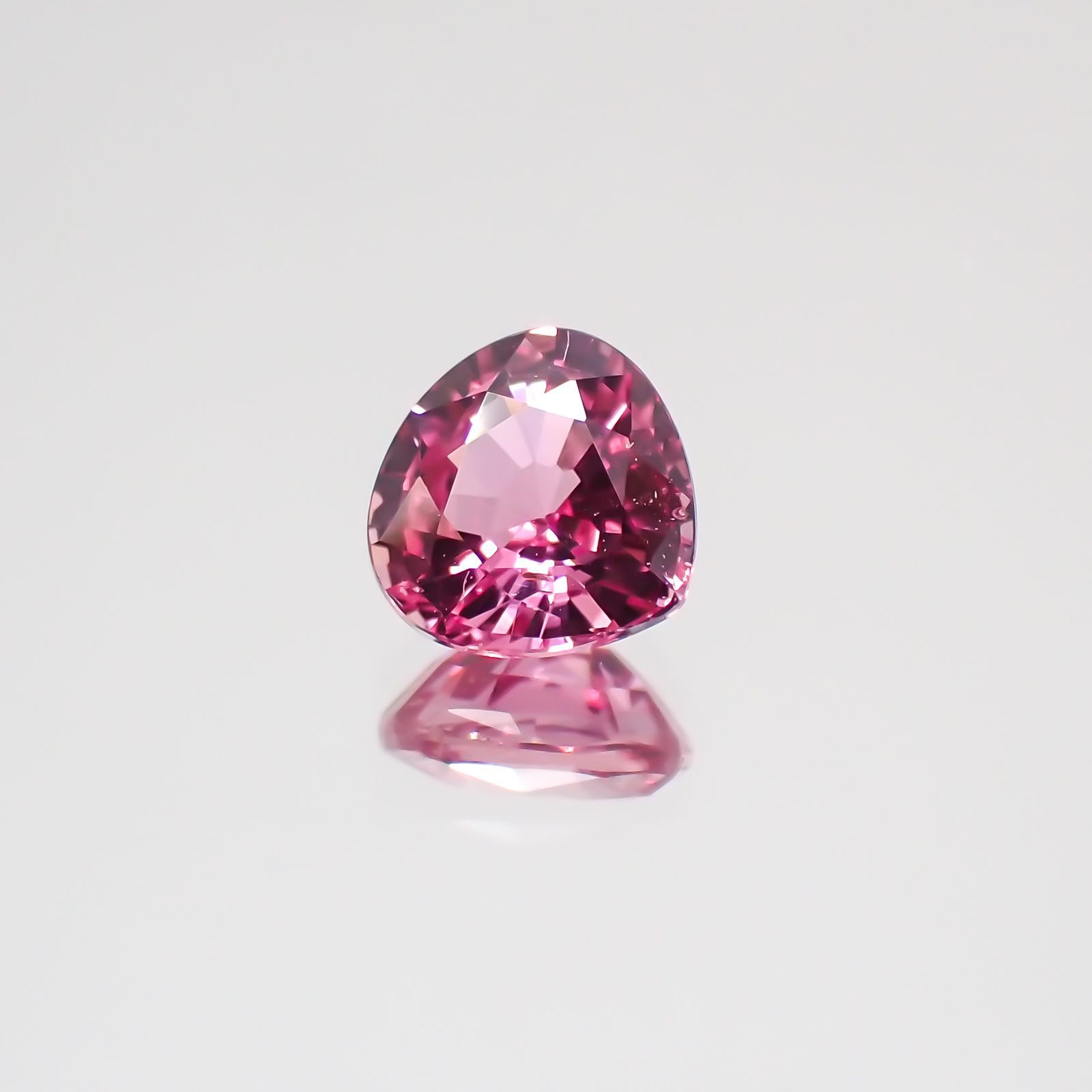 パパラチャサファイア スリランカ産 0.595ct  DGL鑑付[21019429]5×5.1mm前後