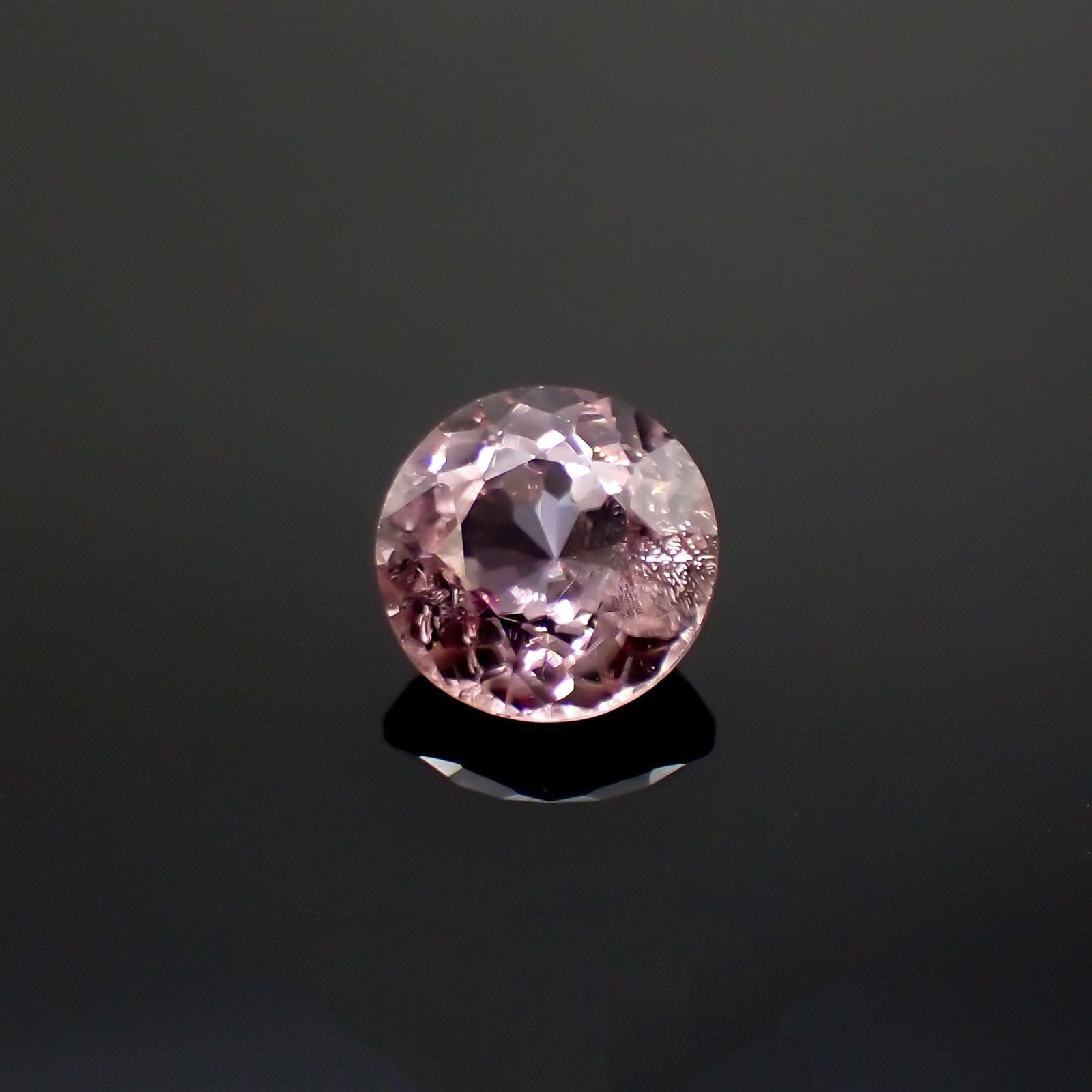 ピンクダイアスポア(宝石名ダイアスポア) アフガニスタン産 ソ付(日独) 1.467ct / 7.0x7.1mm前後 [251112435]