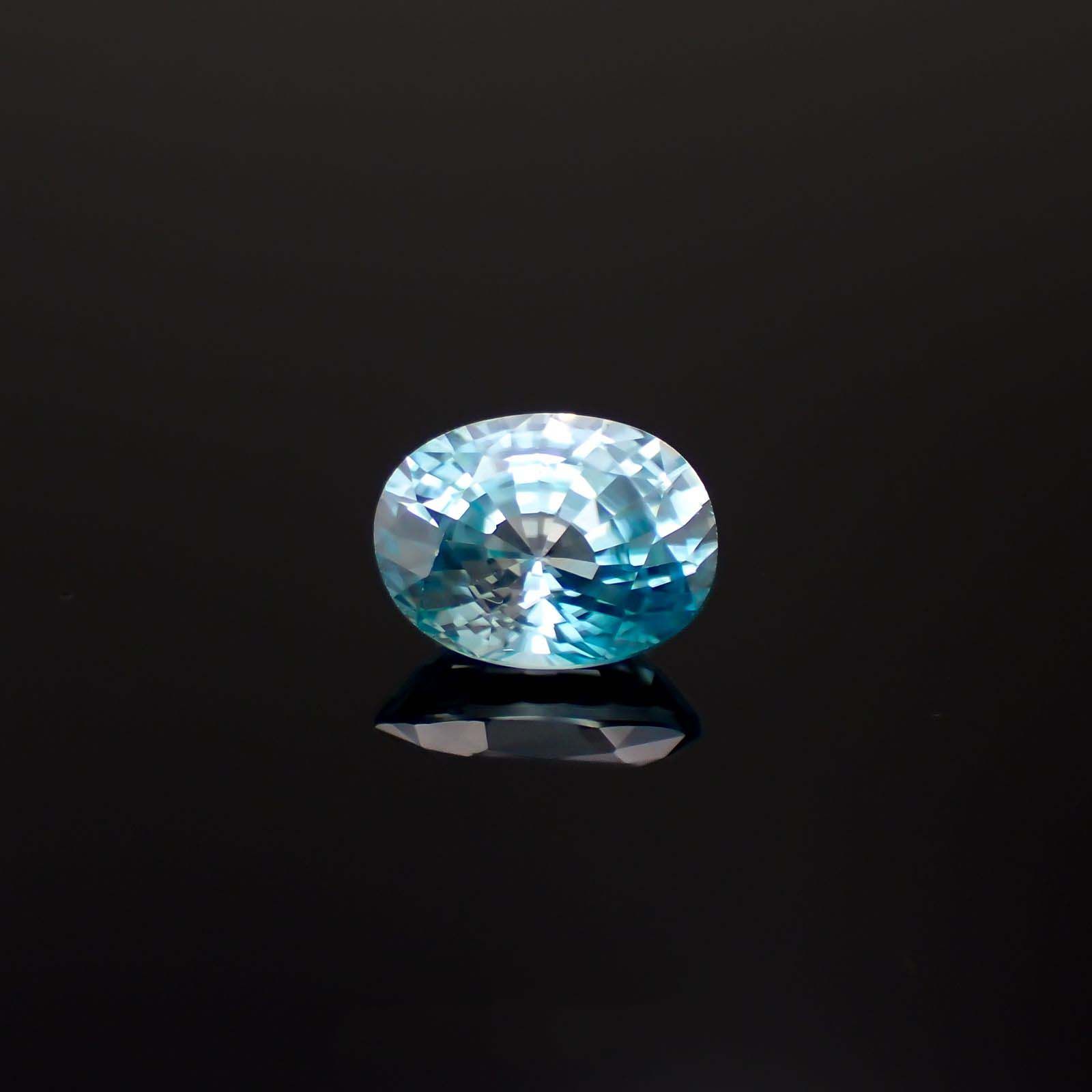 ブルージルコン カンボジア産 2.05ct[221018656]8.1x6.1mm前後
