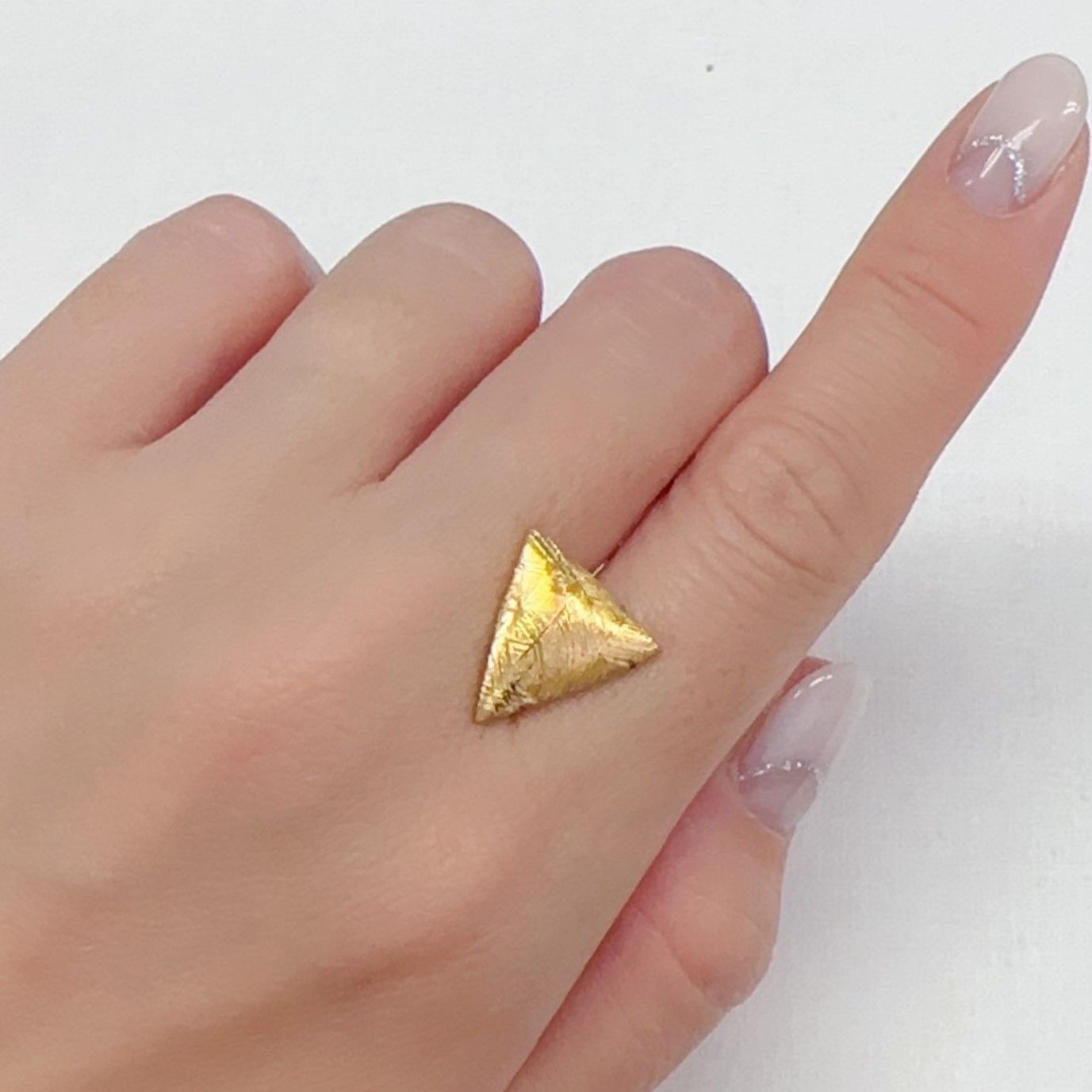 ムオニナルスタ隕石 発見地:スウェーデン 10.17ct[240125825]14.9x14.3mm前後