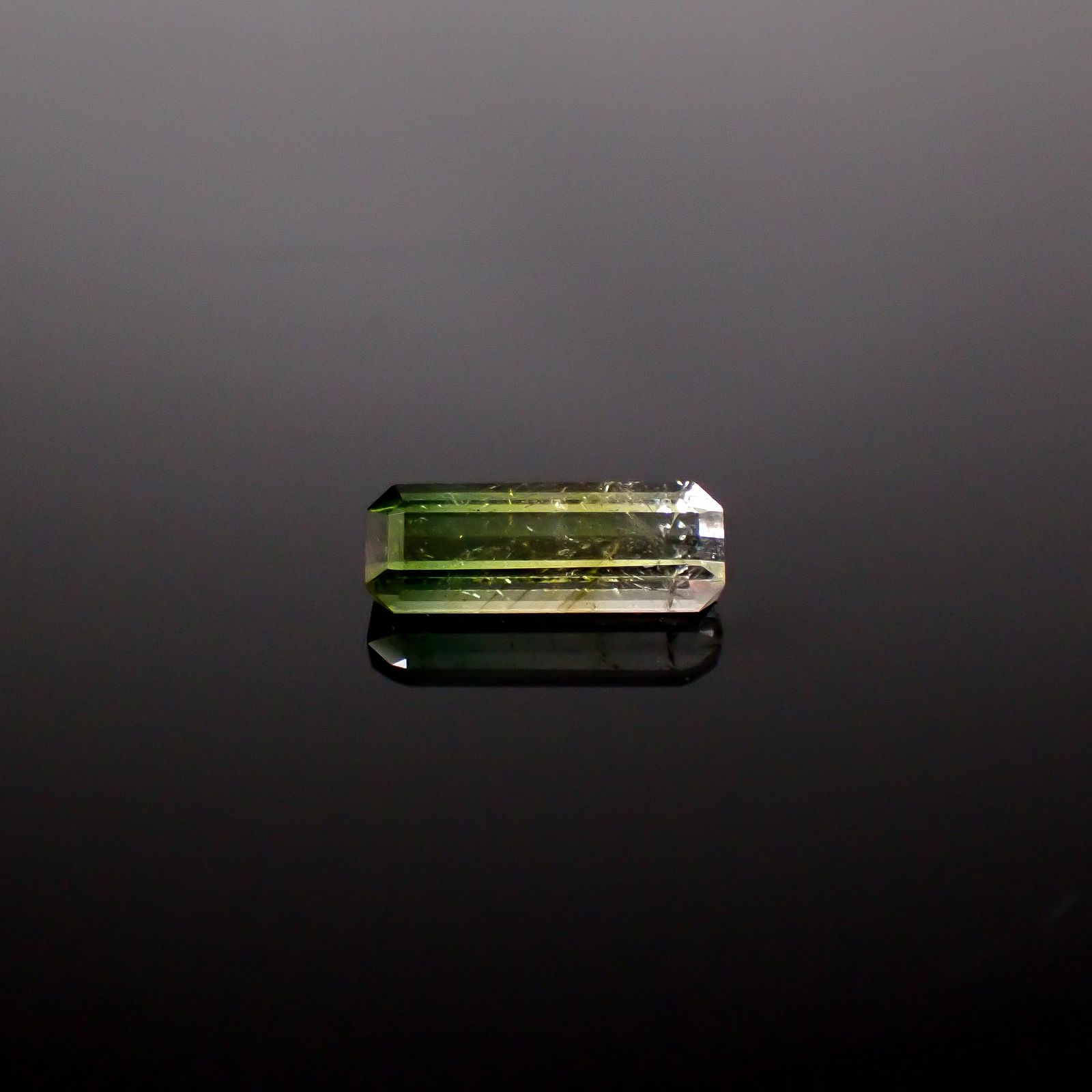 バイカラートルマリン アフガニスタン産 1.80ct / 12x4.5mm前後 [260231757]