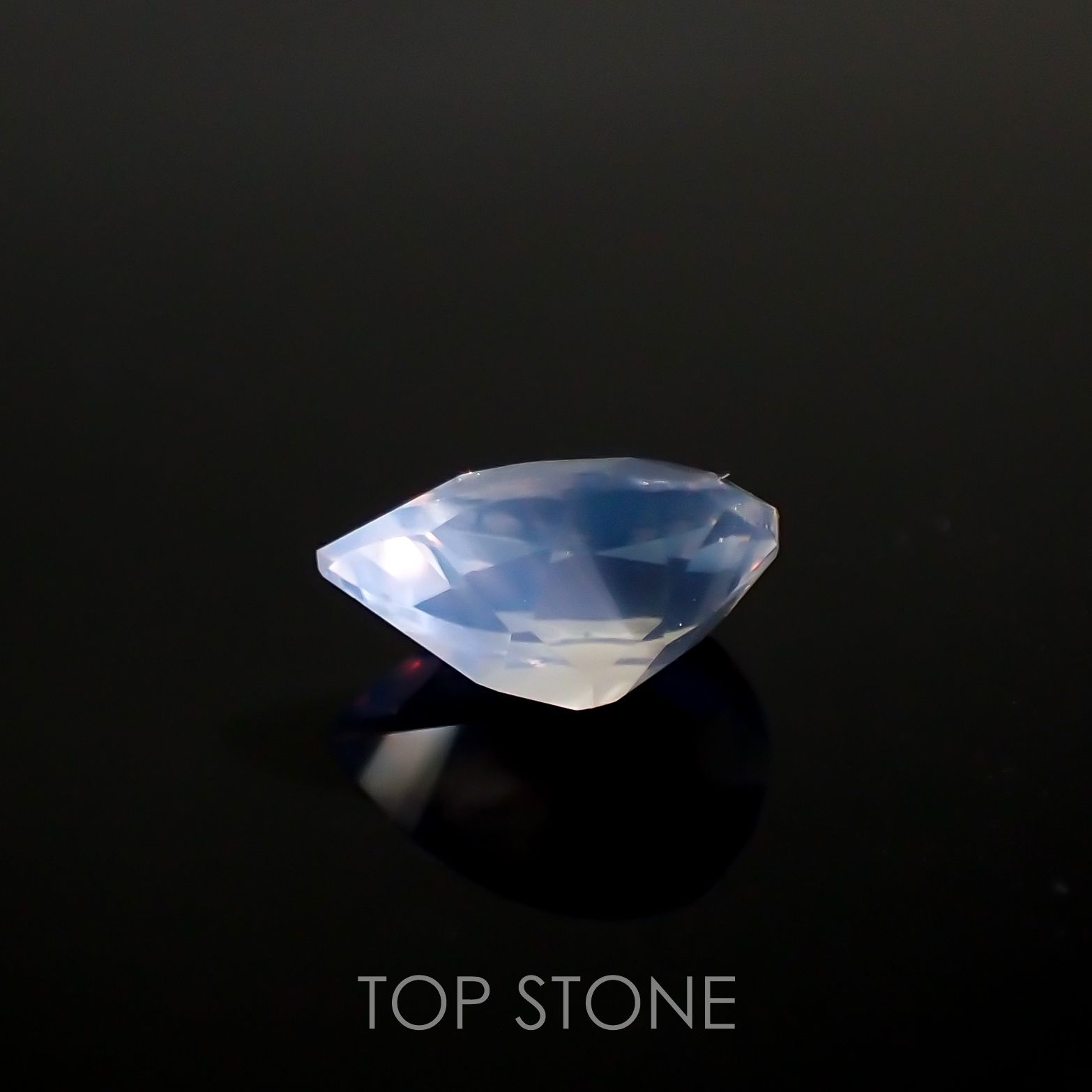 ムーンストーン インド・スリランカ産 ルース 0.61ct[210812743]6.9×5mm前後