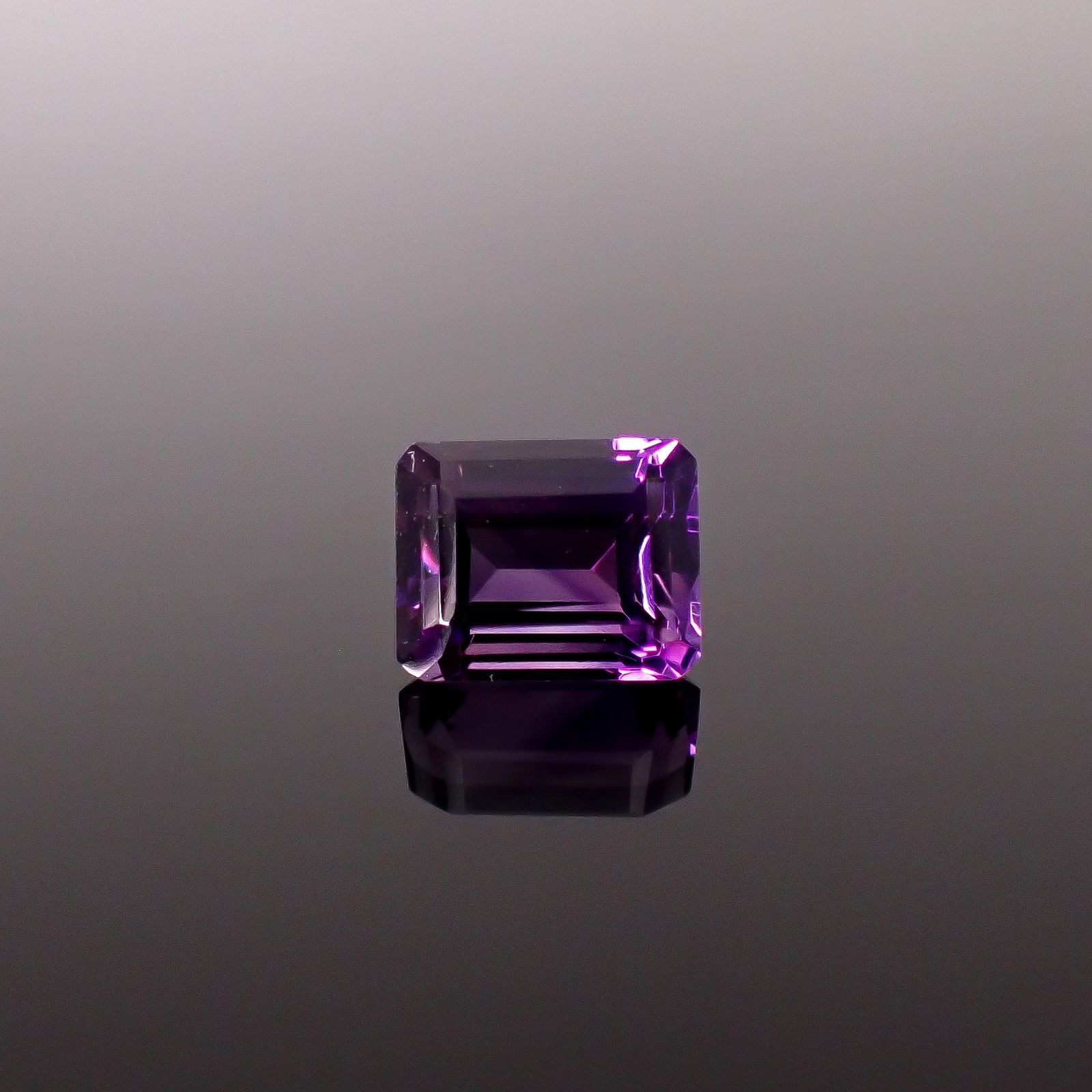 カラーシフトアメジスト ブラジル/ウルグアイ産 3.87ct / 10.2x8.2mm前後 [260131633]