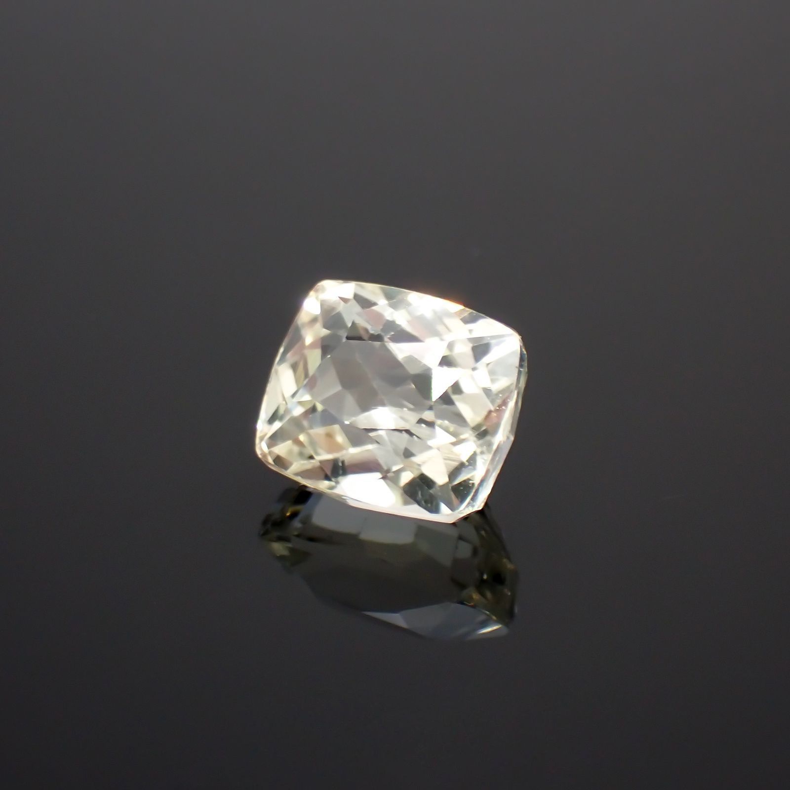 イエロースポジュミン(宝石名スポジュミン)アフガニスタン産 6.78ct 識別済[251113703]10.8x9.3mm前後