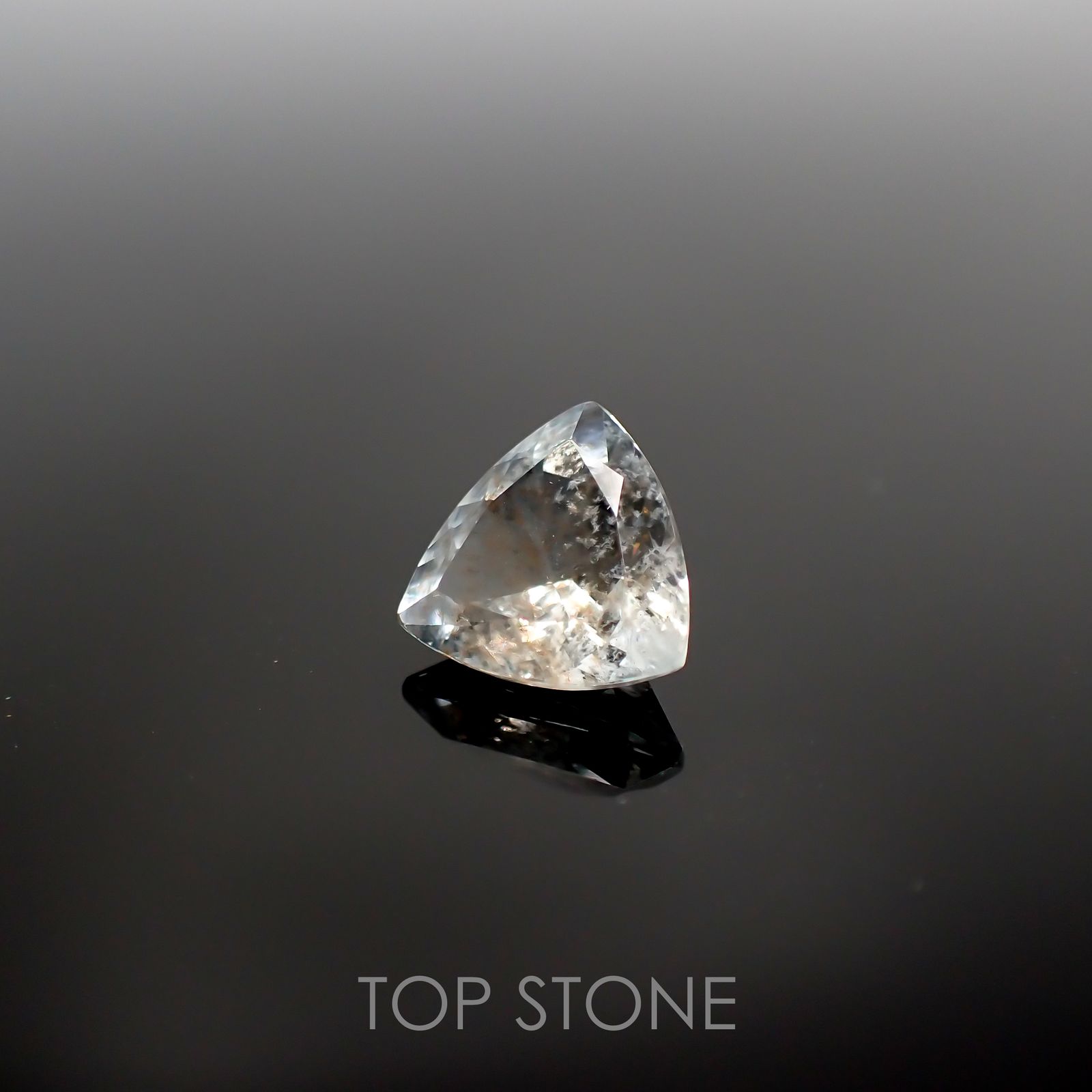 アベンチュリンアクアマリン(宝石名アクアマリン) ナイジェリア産 2.07ct 識別済[210712986]8.9×9.1mm前後