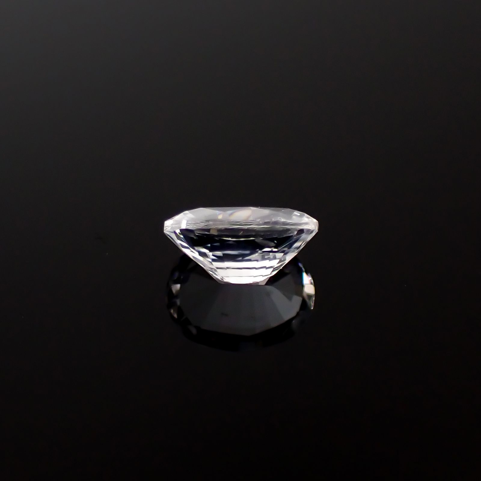 カラーレスサファイア スリランカ産 0.41ct[240527477]5.1x3.9mm前後