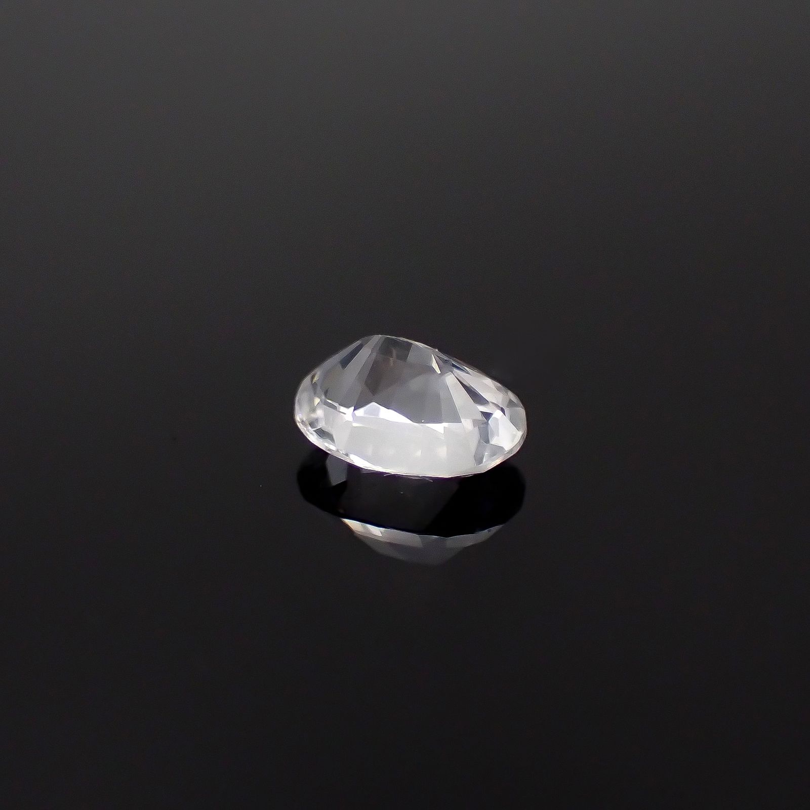 カラーレスサファイア スリランカ産 0.47ct[240527483]5.1x4.1mm前後