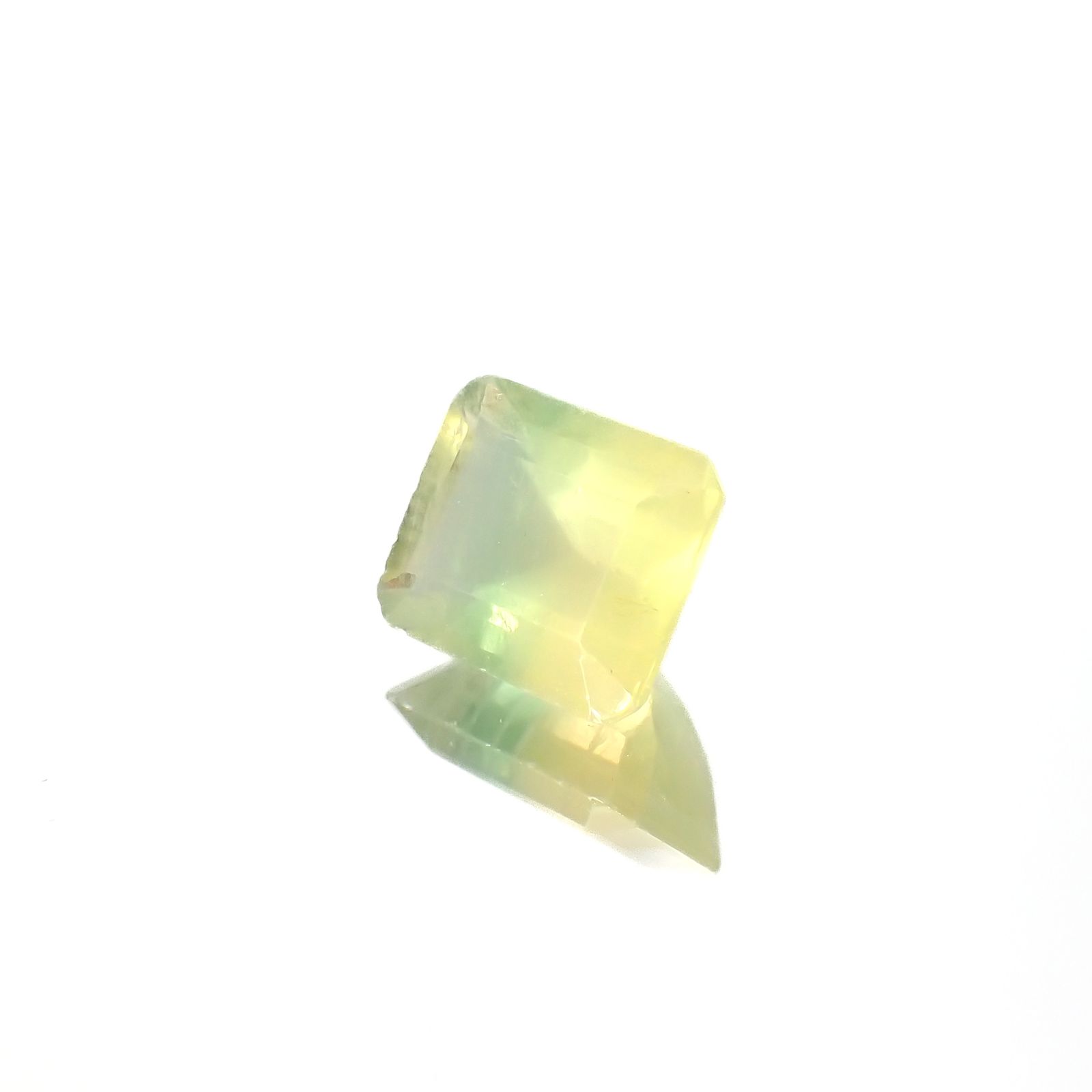 バイカラーフローライト フルオレッセンス ブラジル産 5.09ct[230722971]10.9x9mm前後