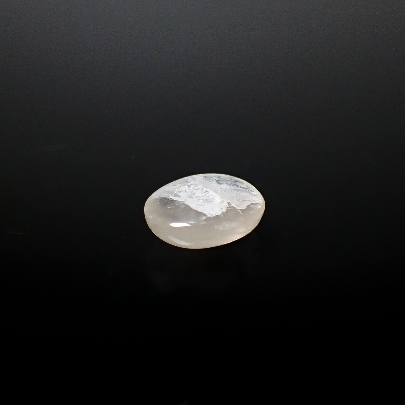 北海道石(北海道オパール)※裏面蛍光  北海道河東郡鹿追町然別産 2.29ct [250630532]10.8x8.1mm前後