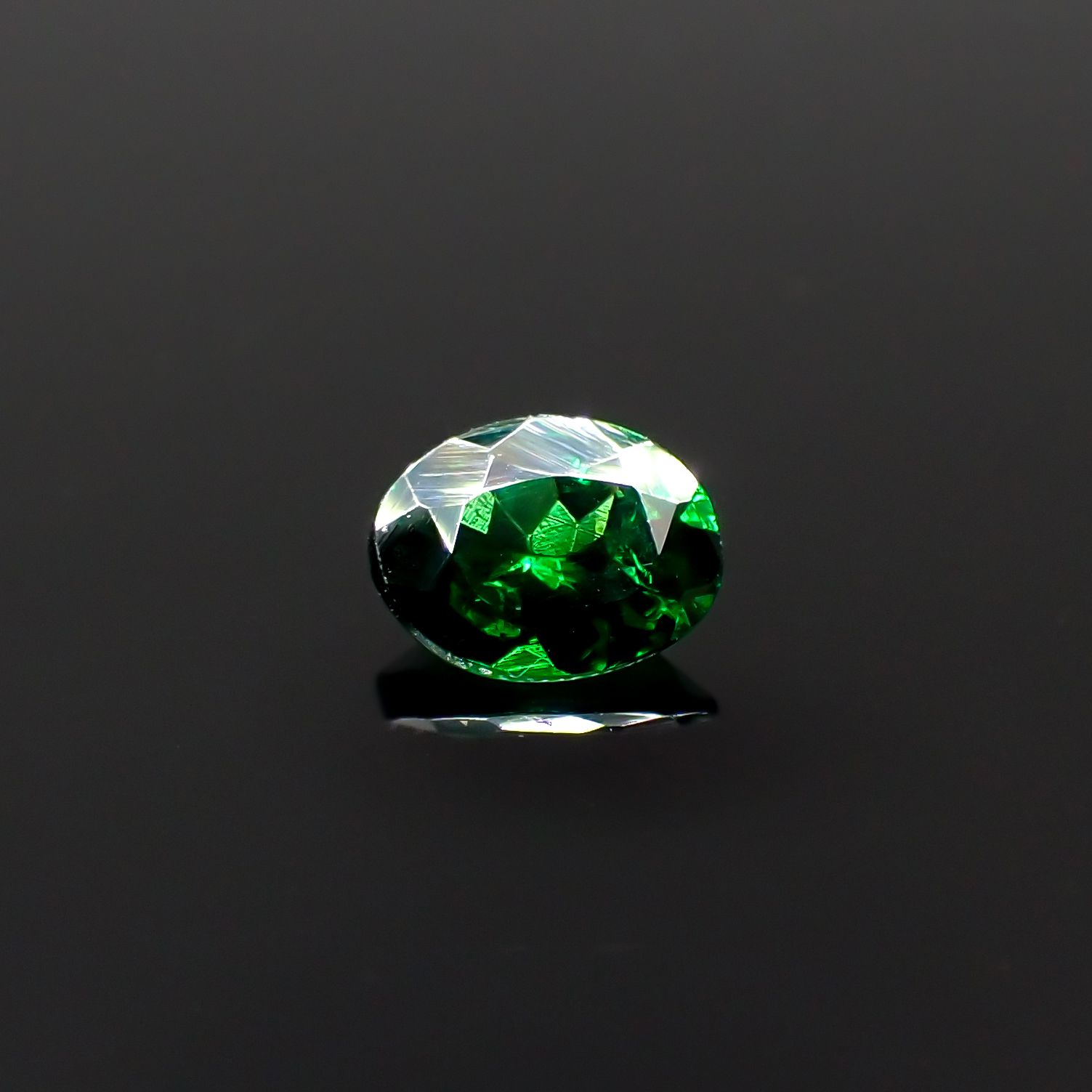 ツァボライト(宝石名グリーン グロッシュラー・ガーネット)タンザニア産 0.23ct 識別済[231224569]4.5x3.5mm前後