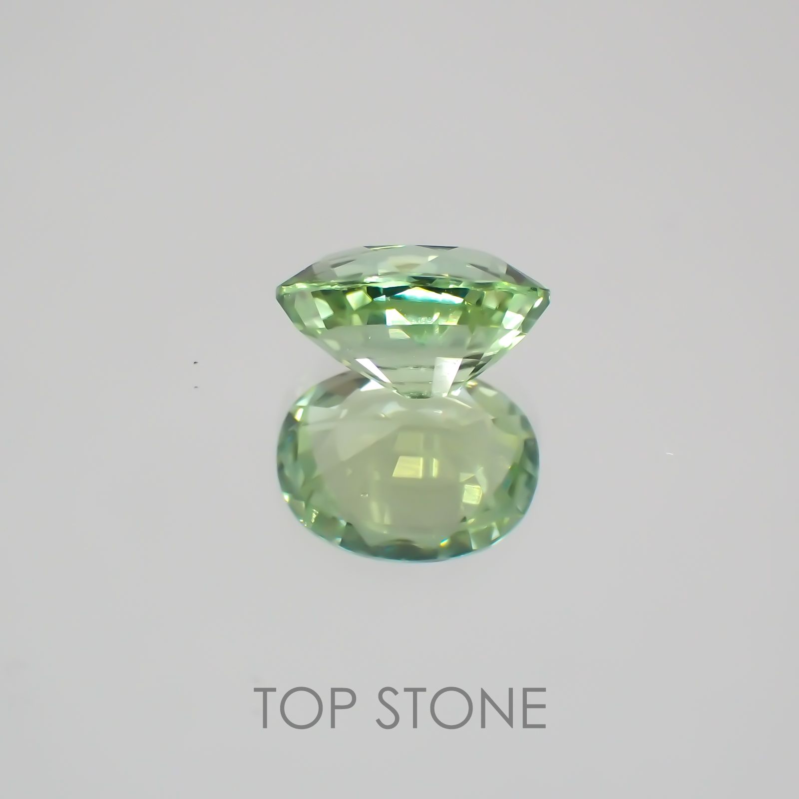 ミントトルマリン(宝石名グリーン・トルマリン) ルワンダ産 1.64ct 識別済[21029995]8.4×6.5mm前後