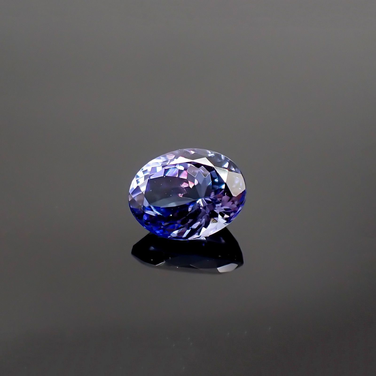 タンザナイト(宝石名タンザナイト) タンザニア産 1.75ct 識別済[210711837]8.2×6.5mm前後