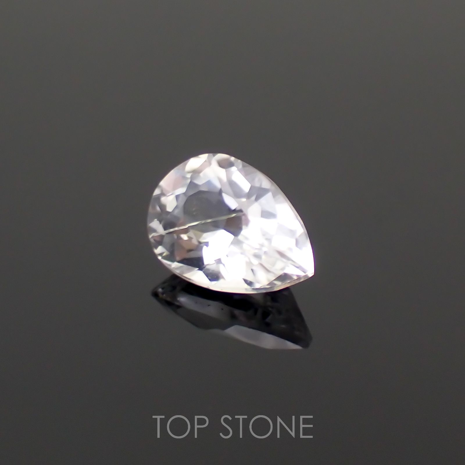 フェナカイト(宝石名フェナカイト)マダガスカル産 0.74ct 識別済[221018412]7.4x5mm前後