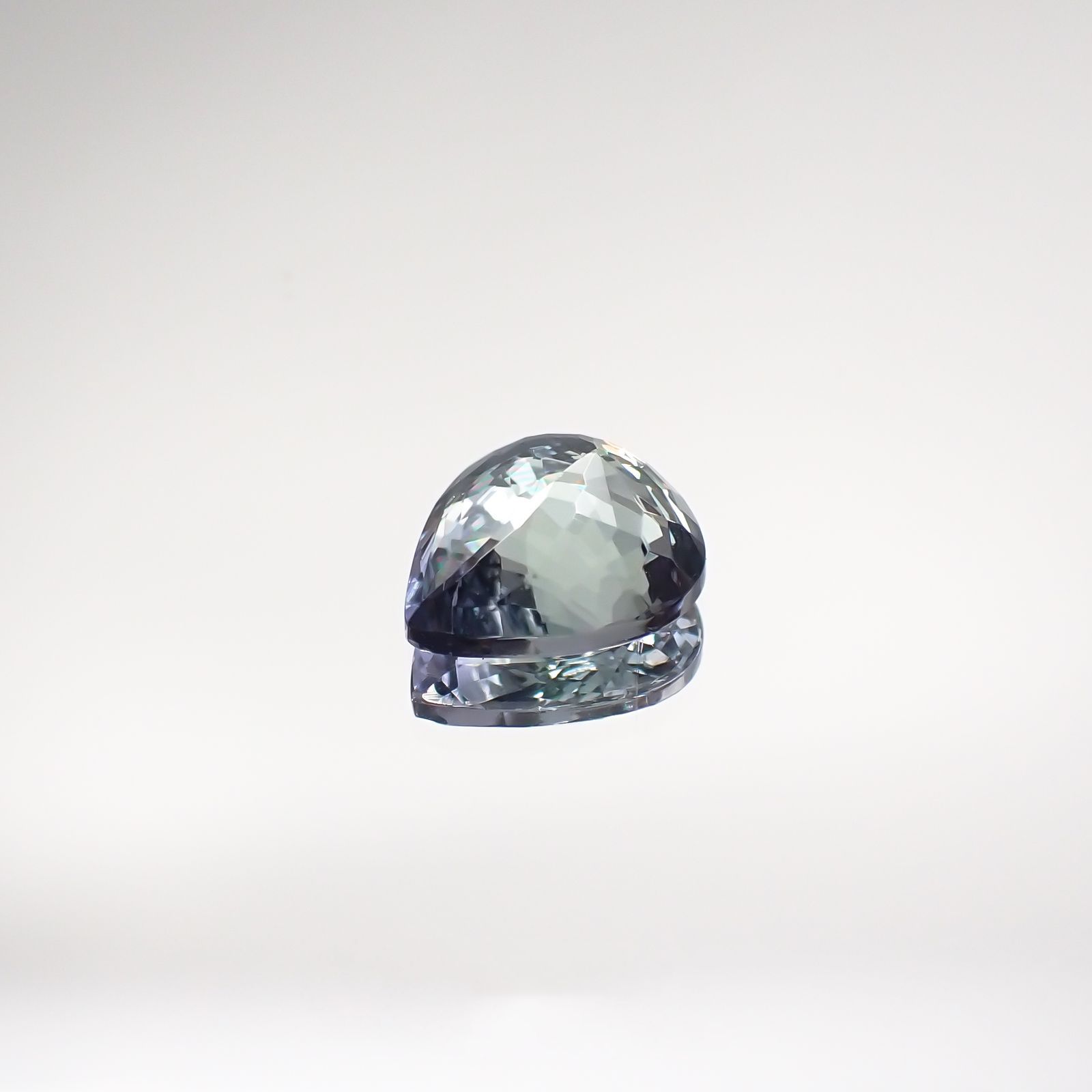 パーティカラータンザナイト(宝石名パーティカラード・ゾイサイト) タンザニア産 1.342ct ソ付(彩珠)[210711816]7.8×7.1mm前後