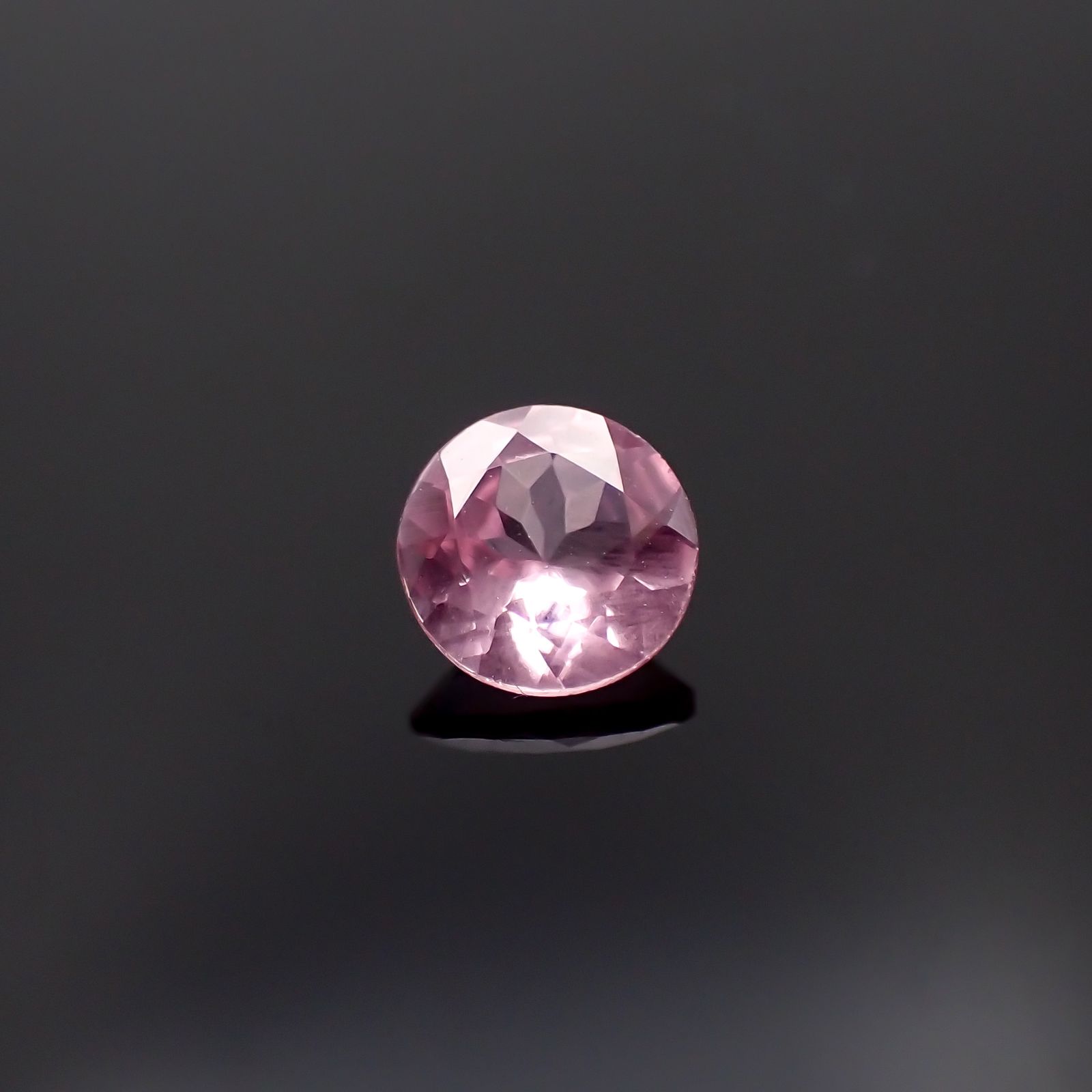 シルキーピンクスピネル タンザニア産 0.45ct[231224960]5x5mm前後