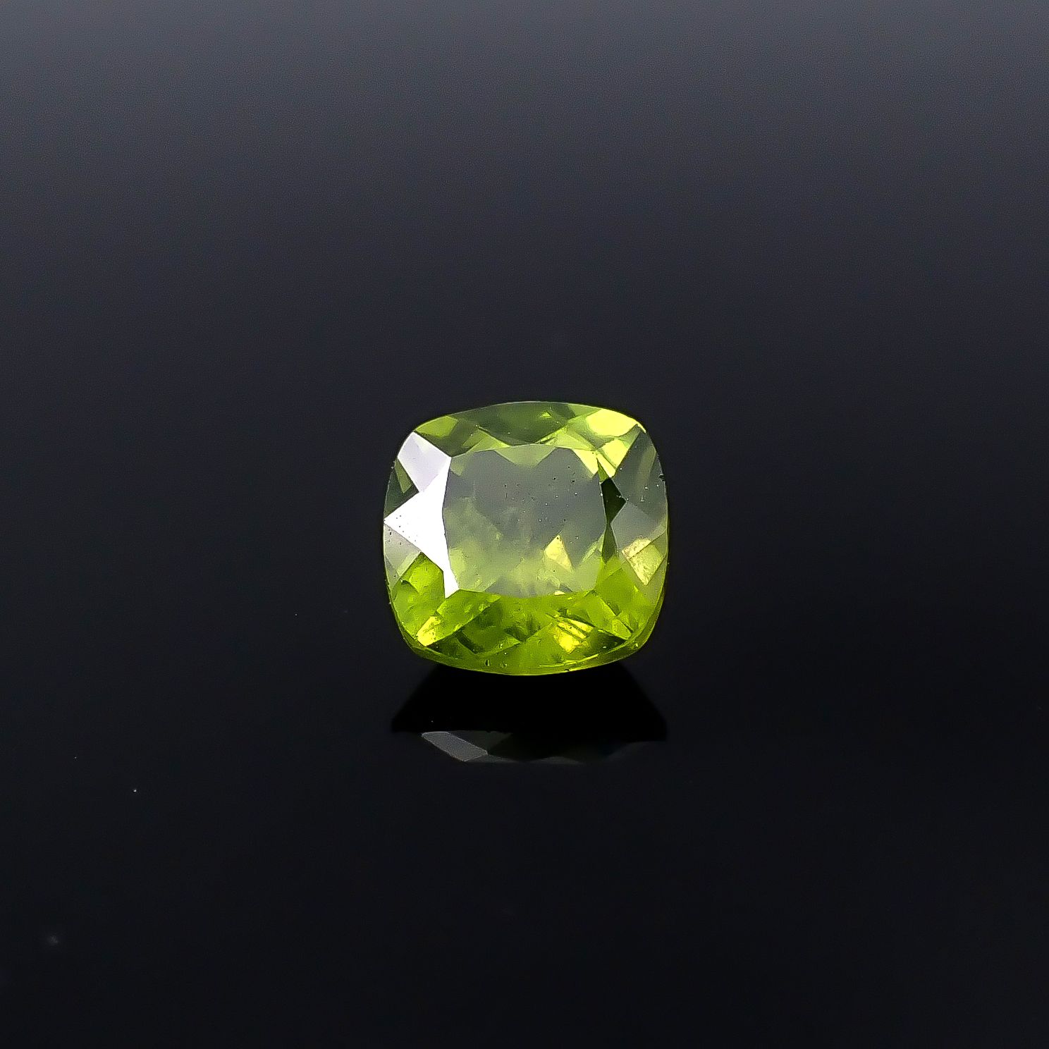 ベスビアナイト(アイドクレース) ケニア産 1.00ct / 6x5.9mm前後 [251231372]