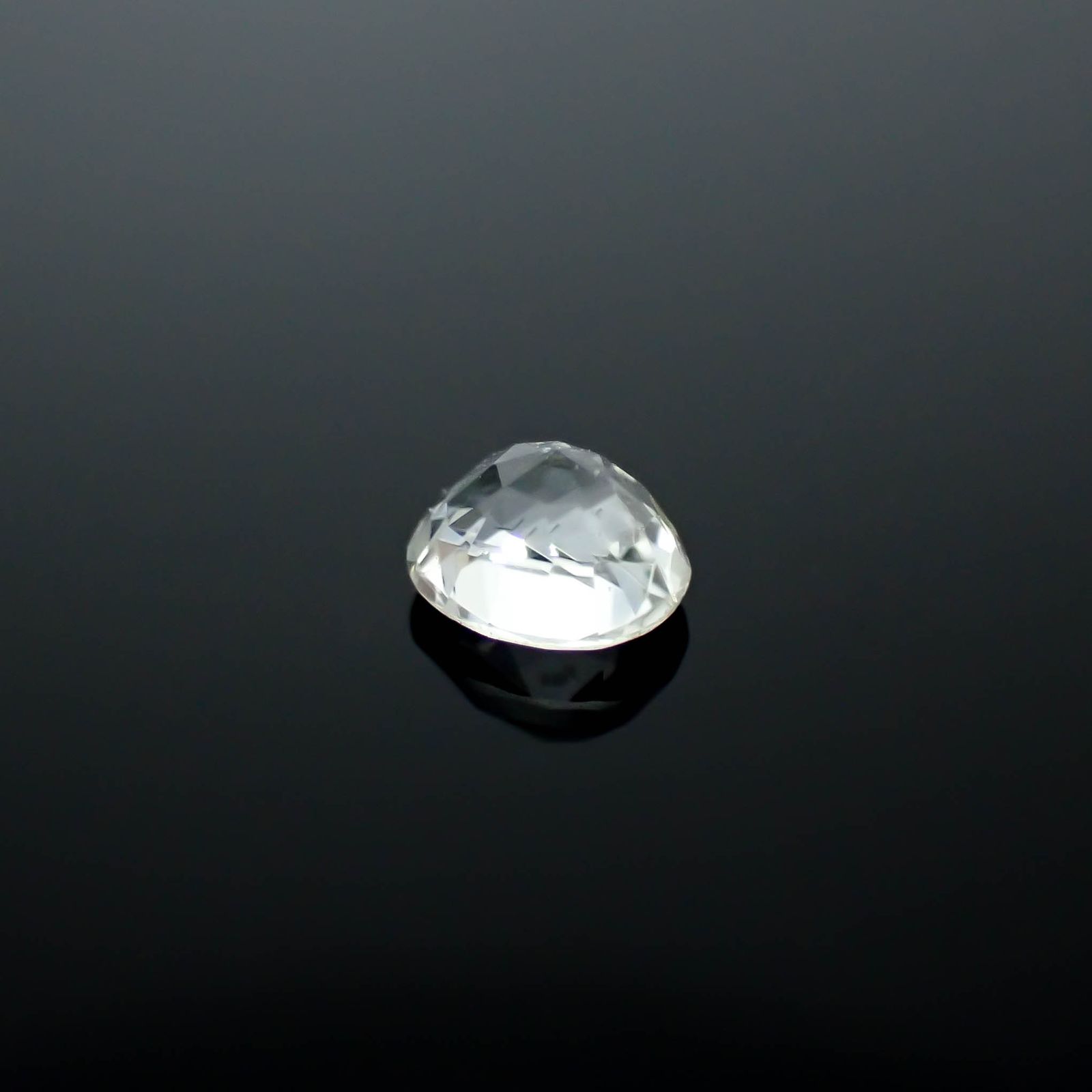 フォルステライト(宝石名フォルステライト)ビルマ産 0.25ct 識別済[250730781]4.1x3.4mm前後